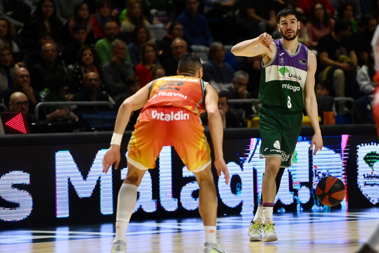 Brizuela marcando juegada.