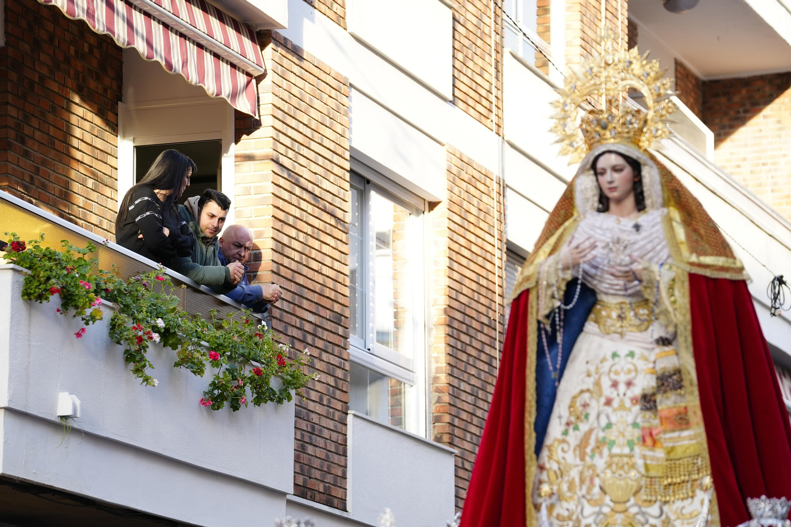 La procesión del Resucitado en Lucena, en imágenes