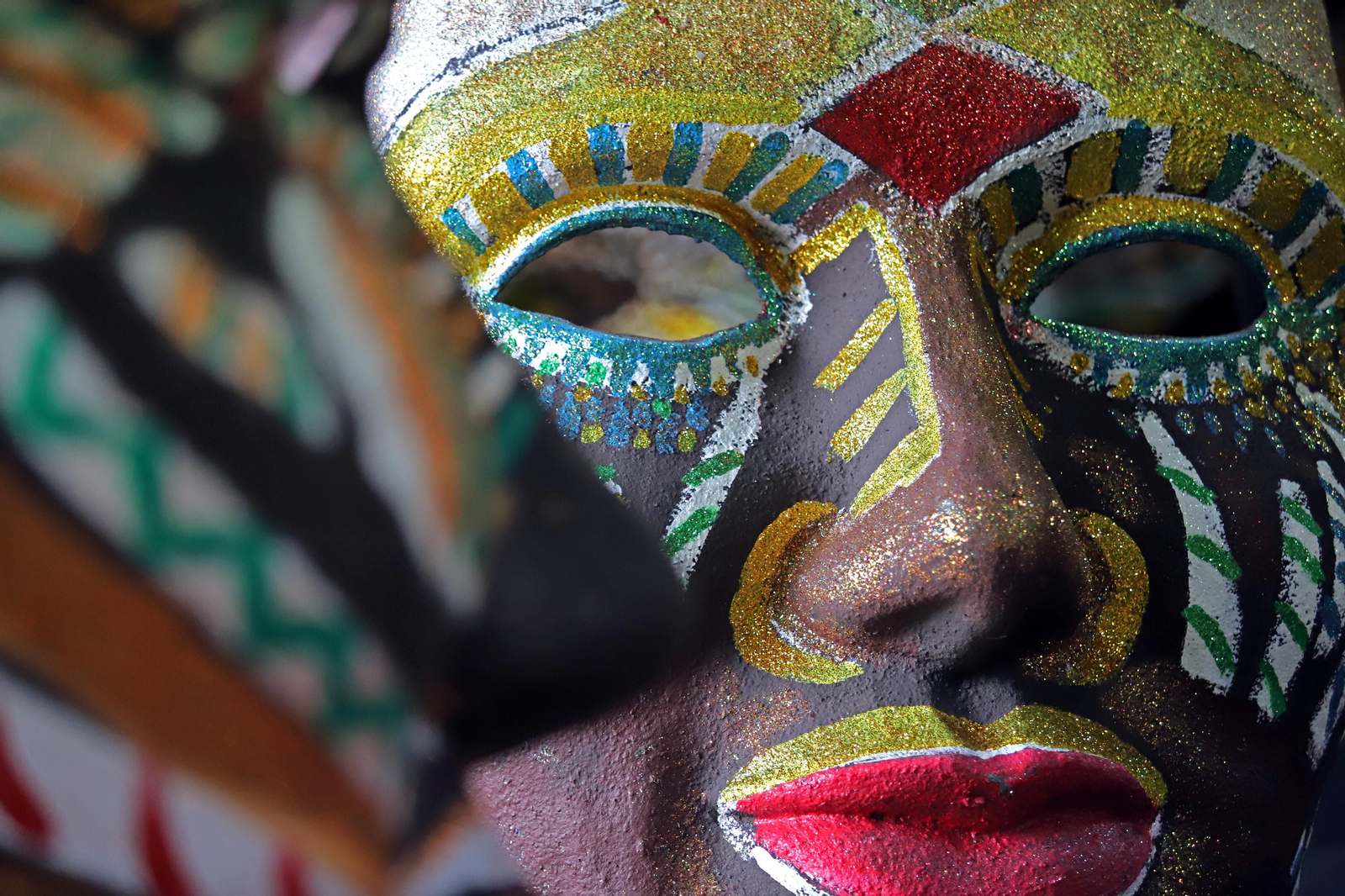 Imágenes de los preparativos de las carrozas de sus Majestades los Reyes Magos