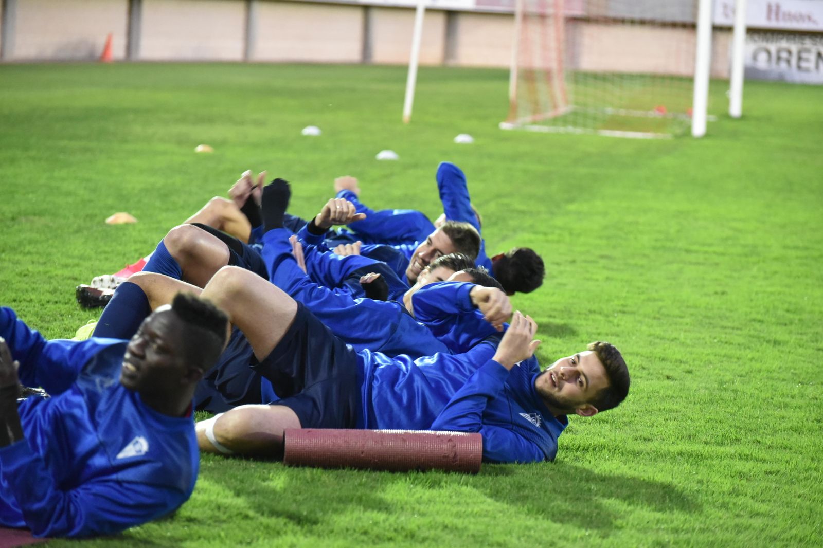 Iván hace estiramientos en el Nuevo Mirador.