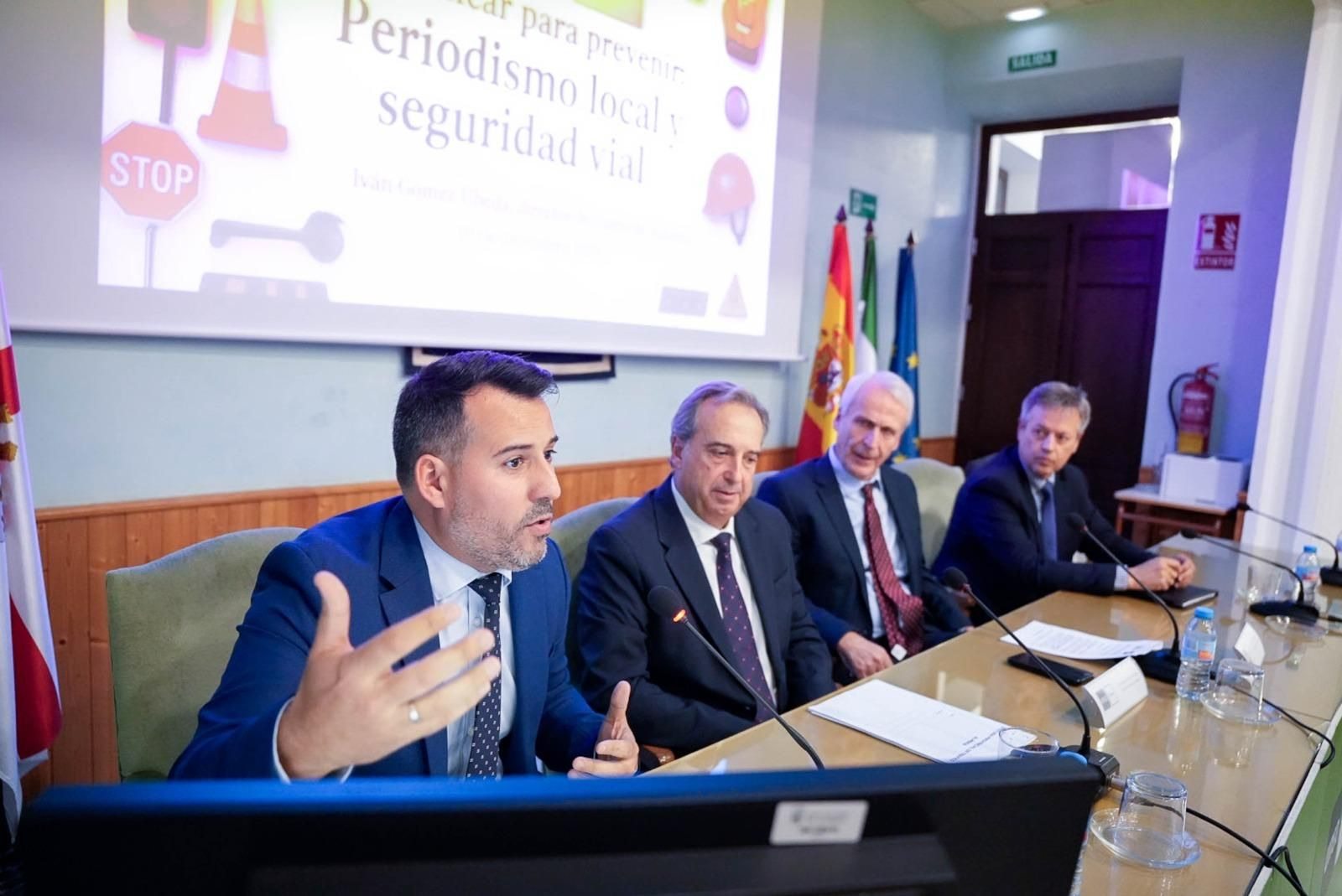 El director de Diario de Almería durante su intervención en las jornadas de la UNED