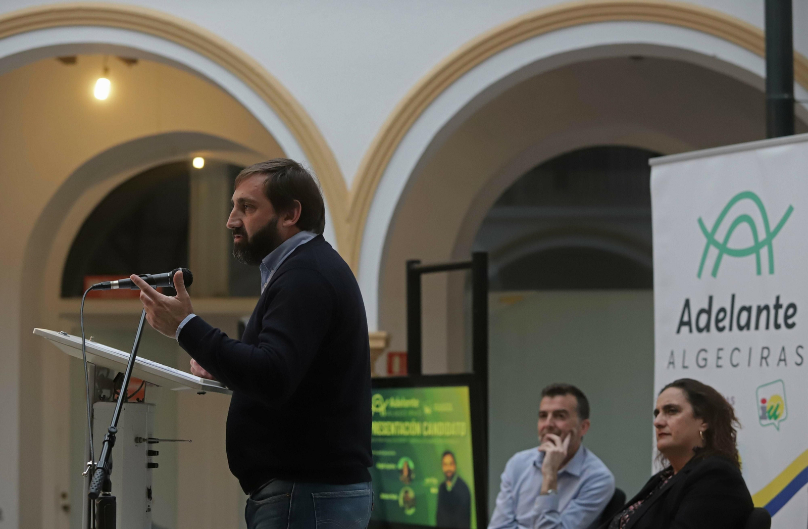 Javi Viso habla observado por Maillo y Aguilera.