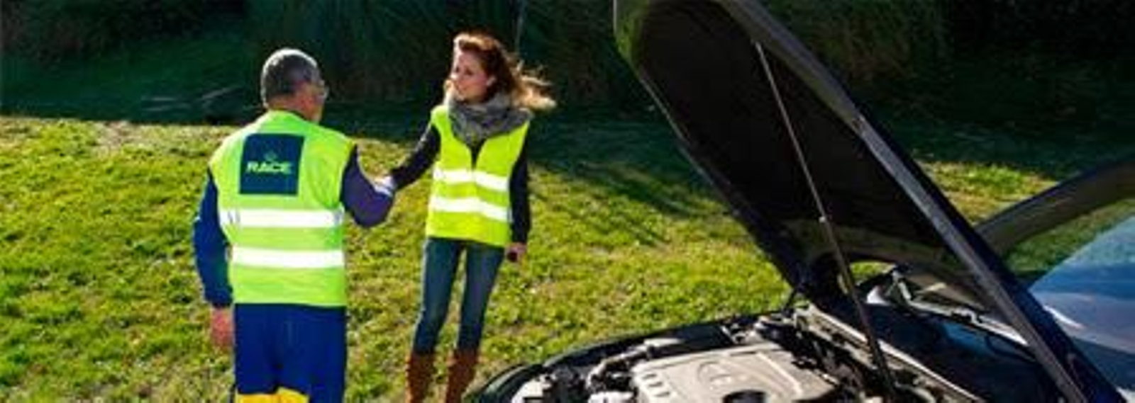 Un coche recibiendo asistencia del RACE