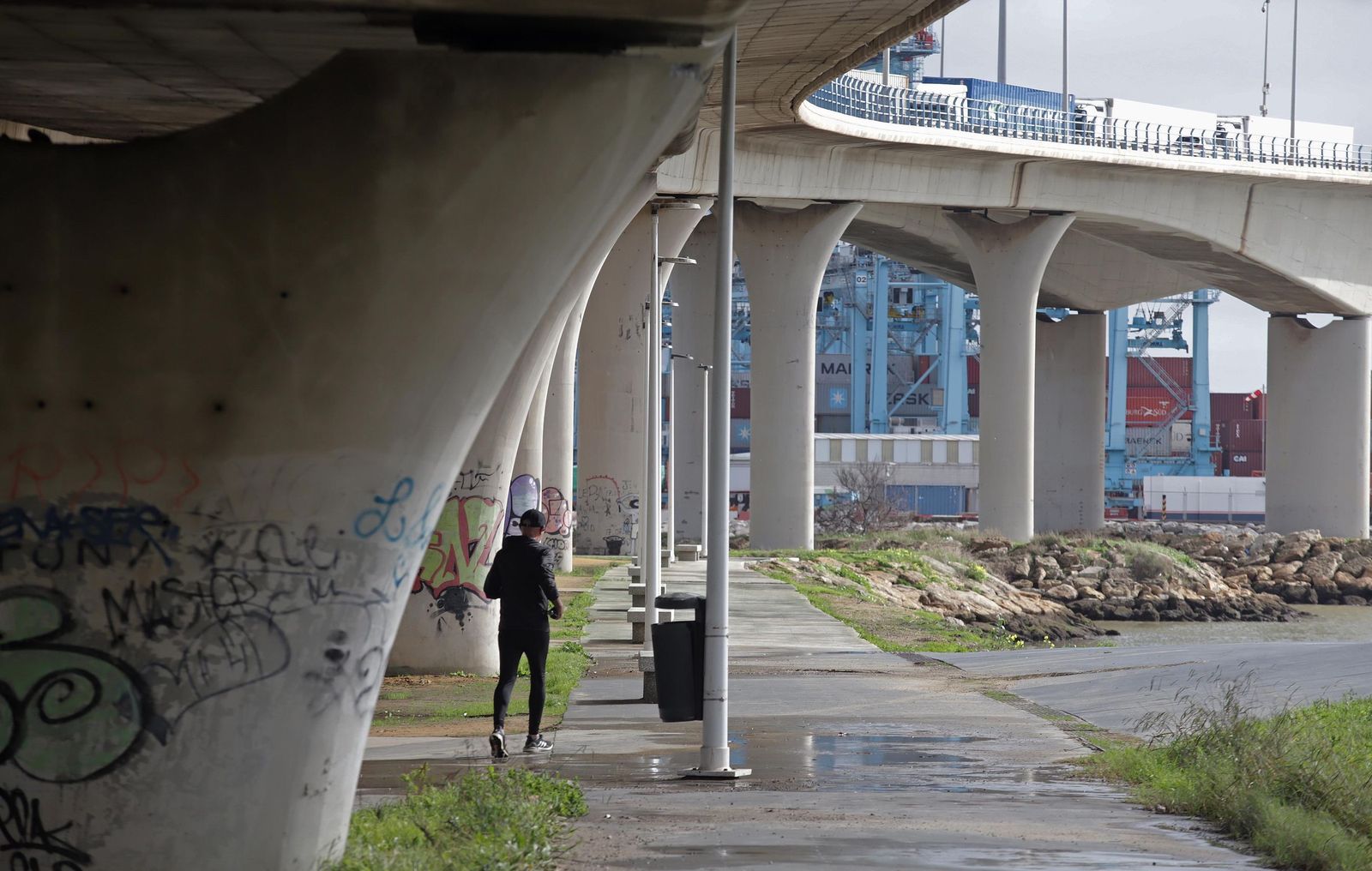 Las imágenes de los daños en el puente del Acceso Norte a Algeciras que encienden las alertas