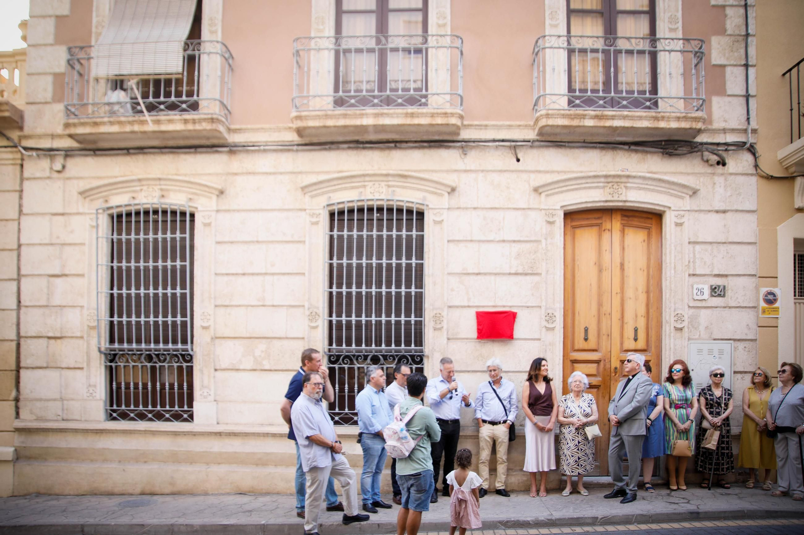 La Asociación de Vecinos del Casco Histórico inaugura una placa en homenaje al periodista Juan Martínez Martín 'Volapié'