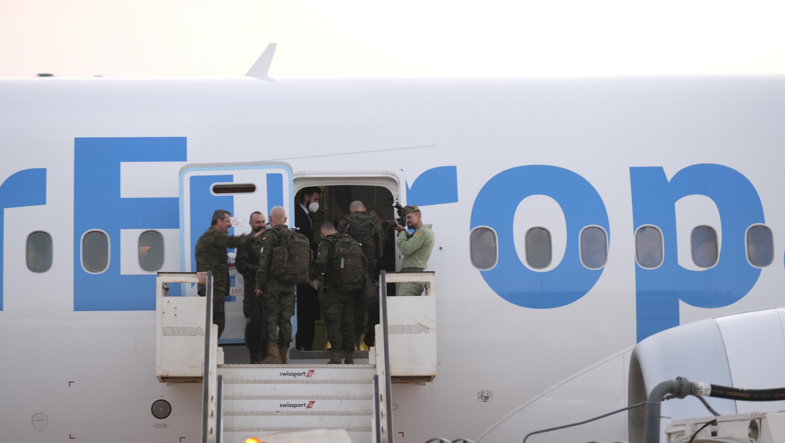 Imágenes de la salida del segundo contingente de La Legión con destino el Líbano