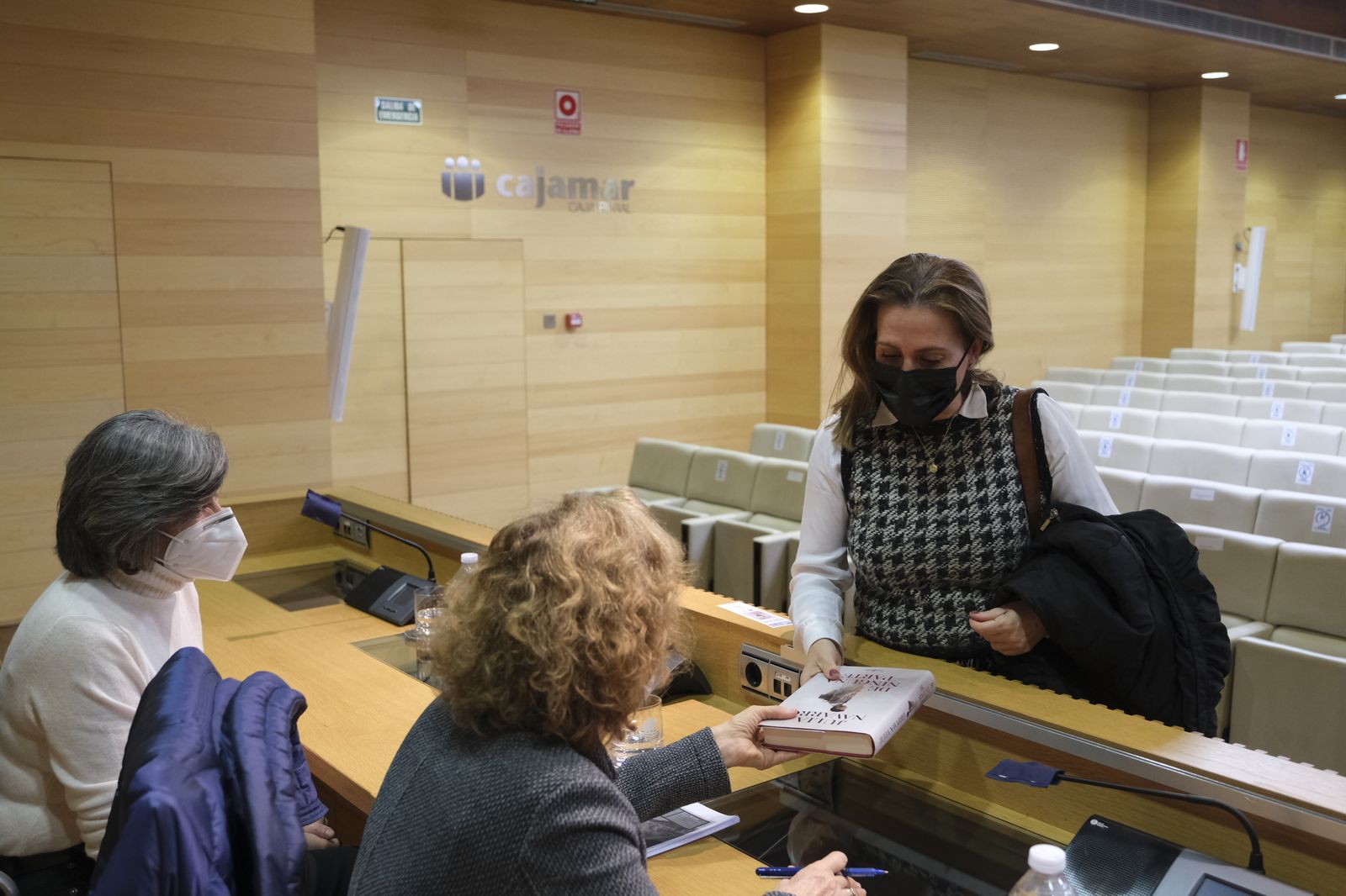 Fotogalería Diario de los Libros, con Julia Navarro. Almería
