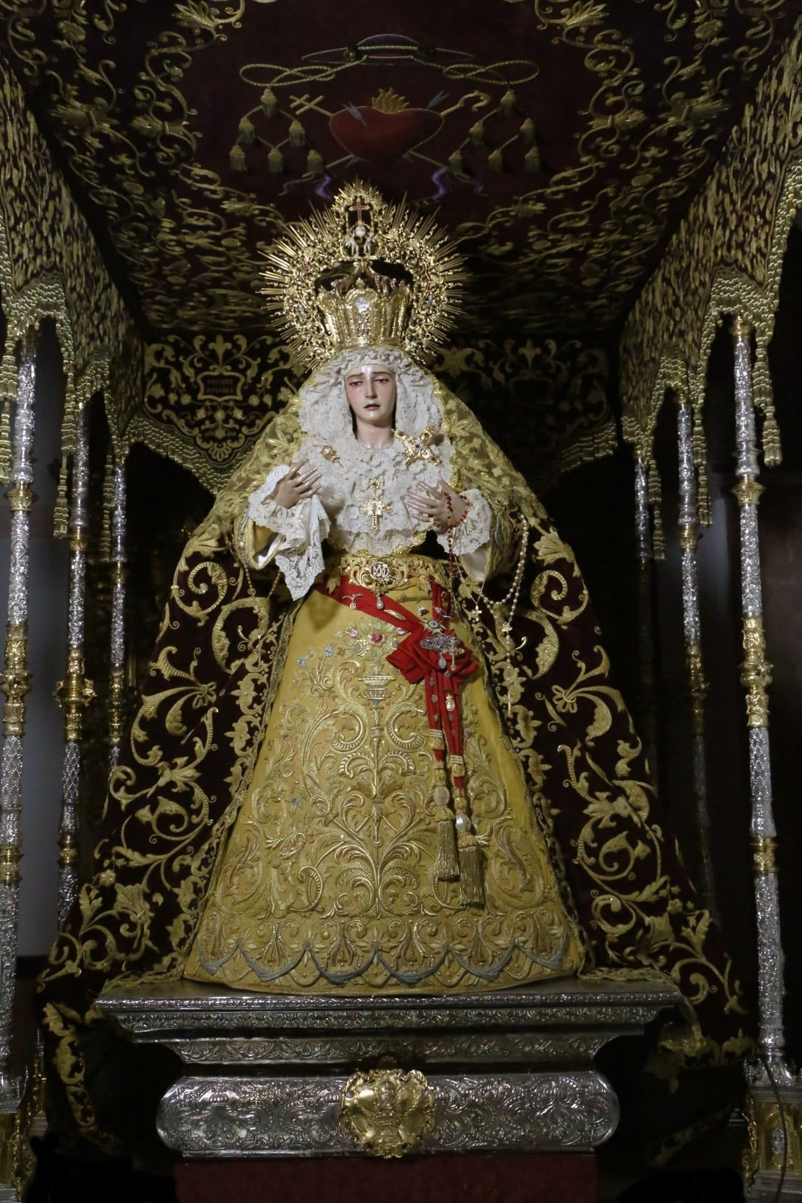 La Virgen de la Amargura, radiante en su paso de palio.