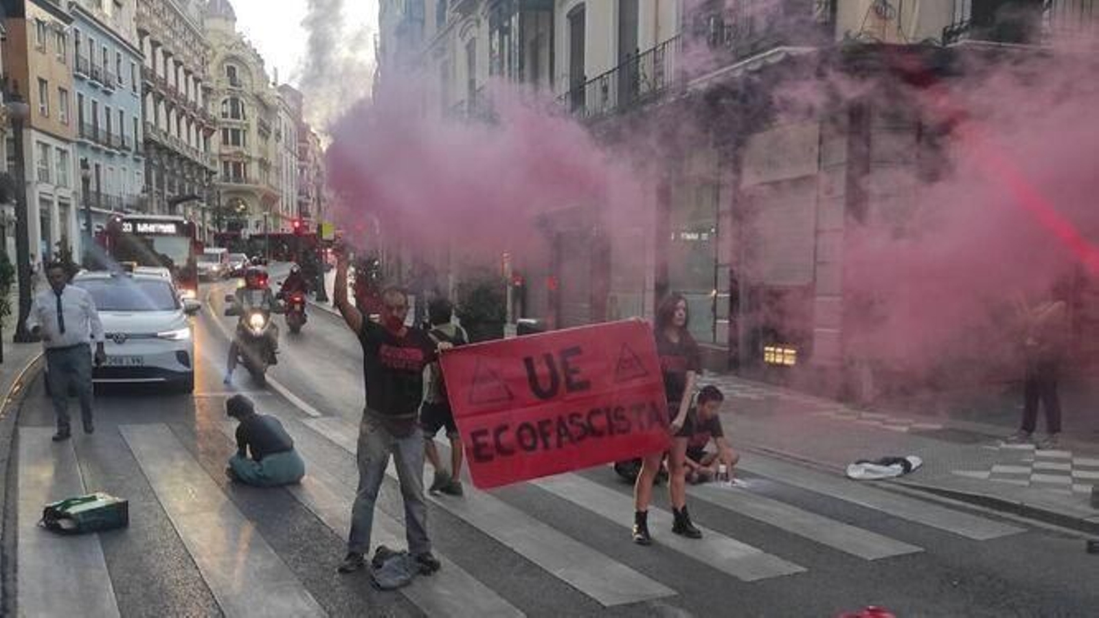El otro lado de la Cumbre: hacker rusos, manifestantes pegados al suelo y encierros en la UGR