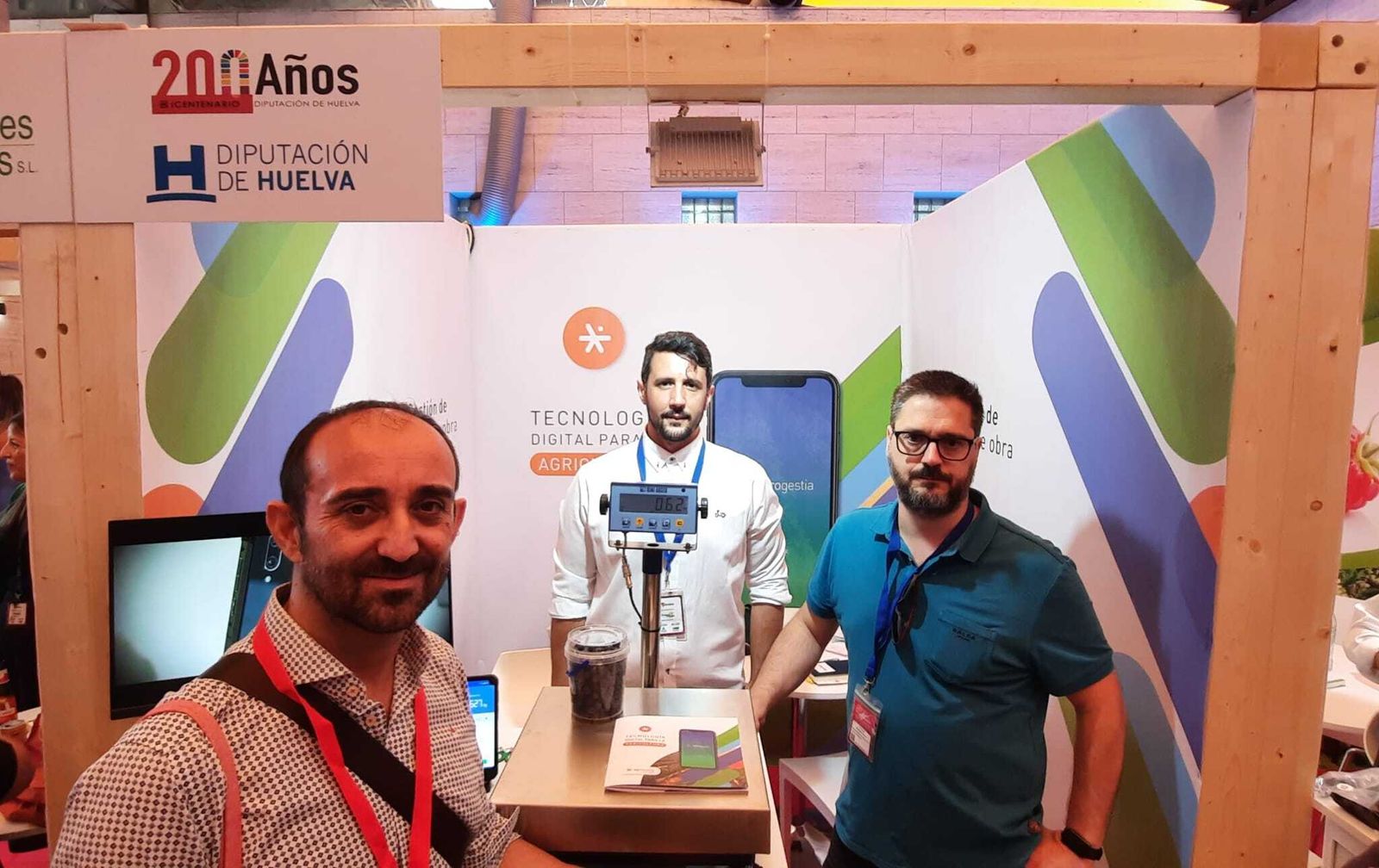 Más de medio centenar de empresas participan en el Congreso de Frutos Rojos