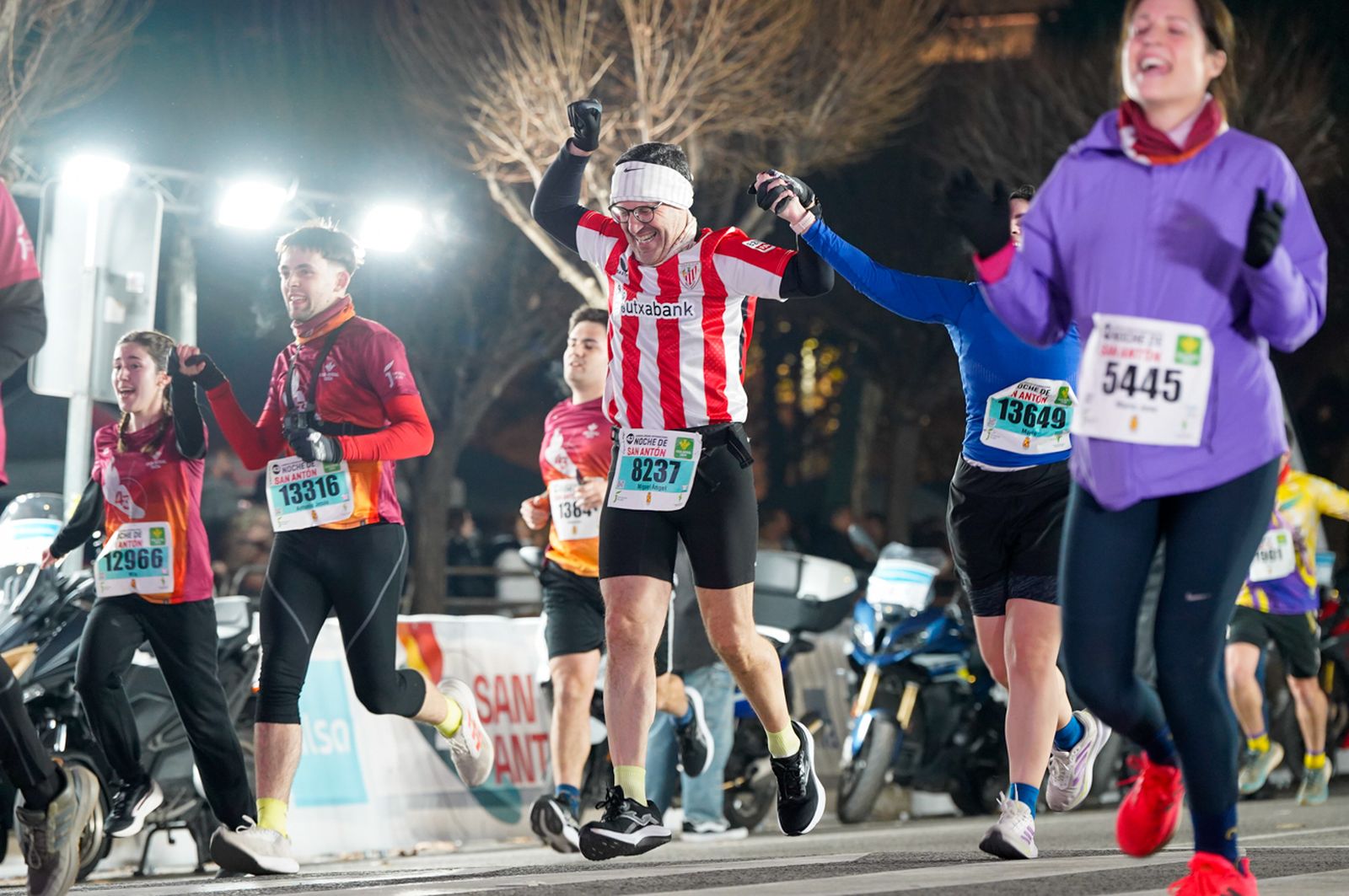 En imágenes: búscate en tu llegada a meta de la Carrera de San Antón 2026 (17)