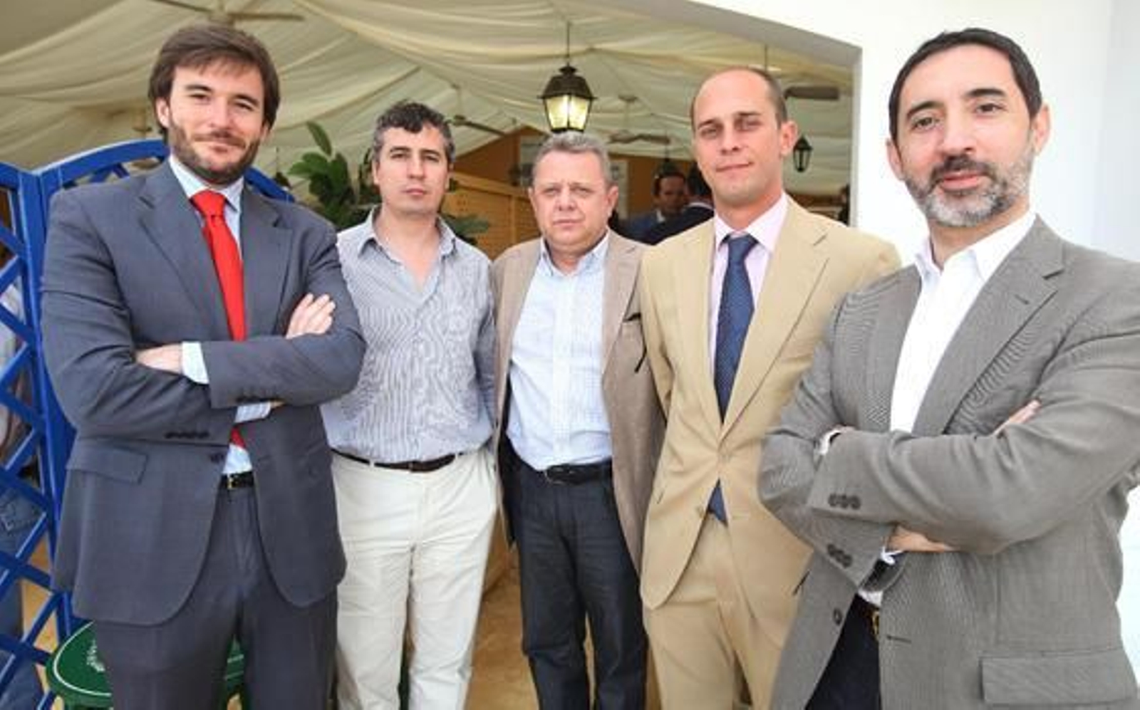 Diego Ortiz, director del área comercial del Grupo Joly; Enrique Sacristán, de Vivaki; Javier Pérez, de Vivaki, Alejandro Cueto, del Grupo Joly;; Oscar Herrainz, de Ymedia, visitaron ayer la caseta de Diario de Jerez. 

Foto: Vanesa Lobo