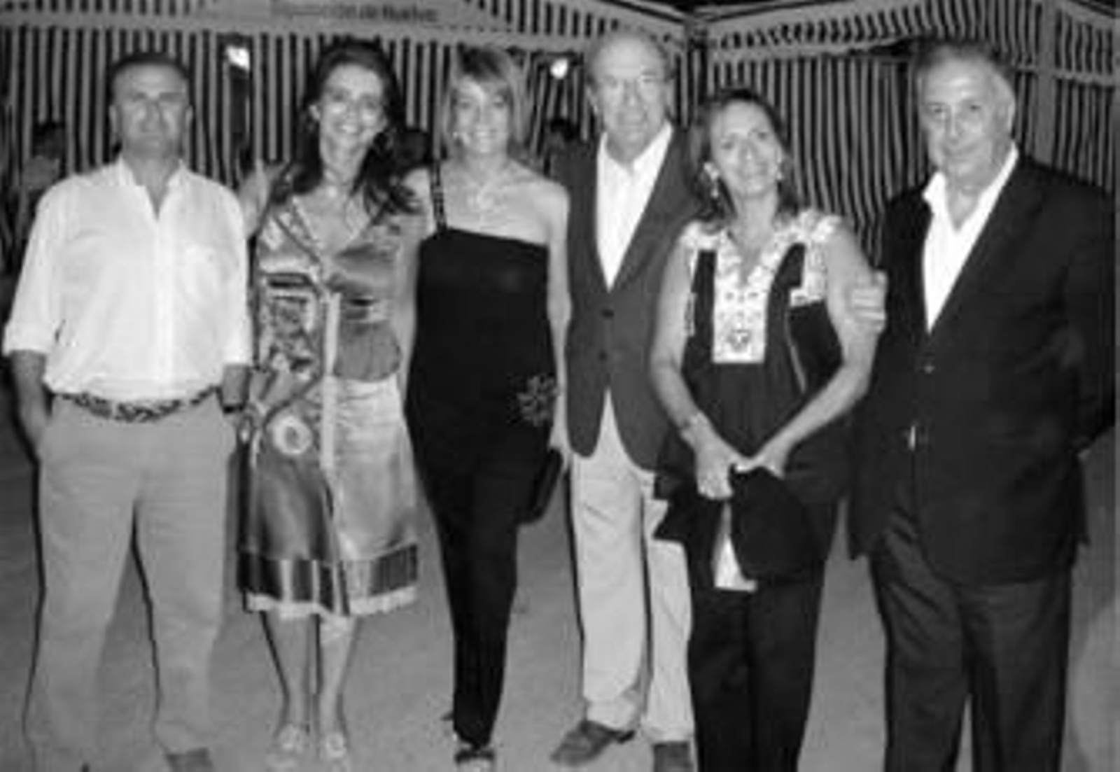 1. El alcalde de Huelva Pedro Rodríguez, con otros compañeros de competición en Colombinas. 2. Felipe Arias y su esposa Rocío Pizarro. 3. Grupo de amigos pacenses y onubenses disfrutando de las fiestas. 4. Emilio Silvera, Javi Guerrero, Arcángel y Dimitri Rosu. 5. Manolo Zambrano y Antonio Segovia.