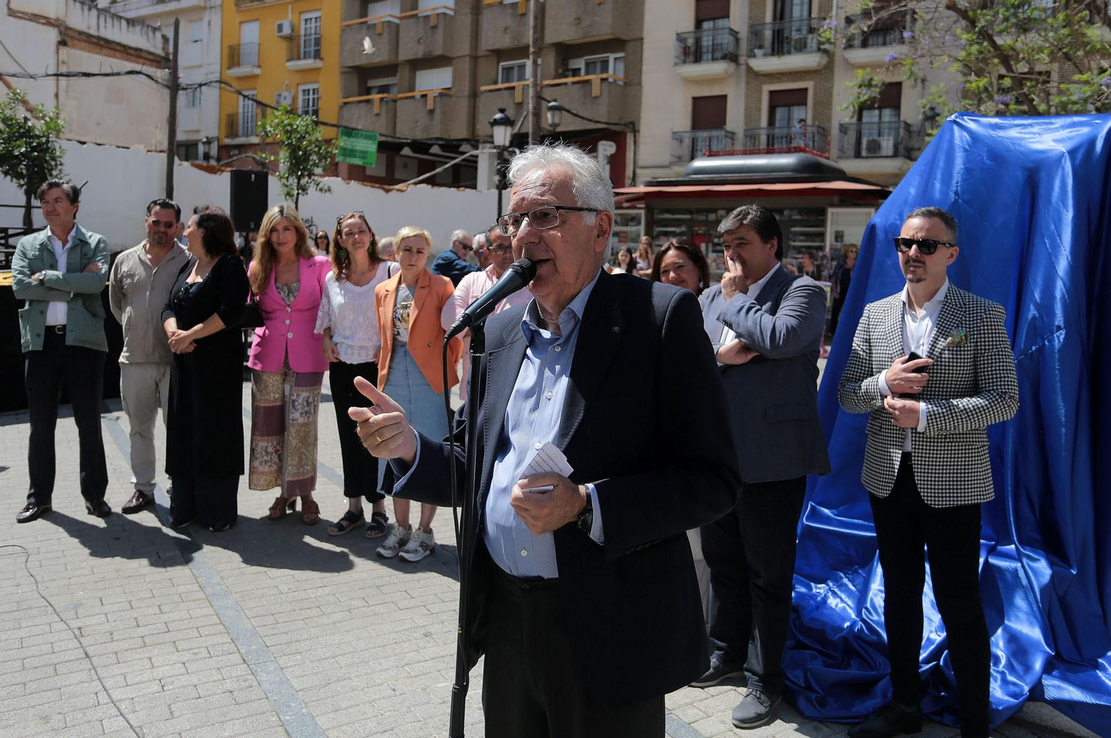 Imágenes del descubrimiento de la escultura en honor a Joseli Carrión