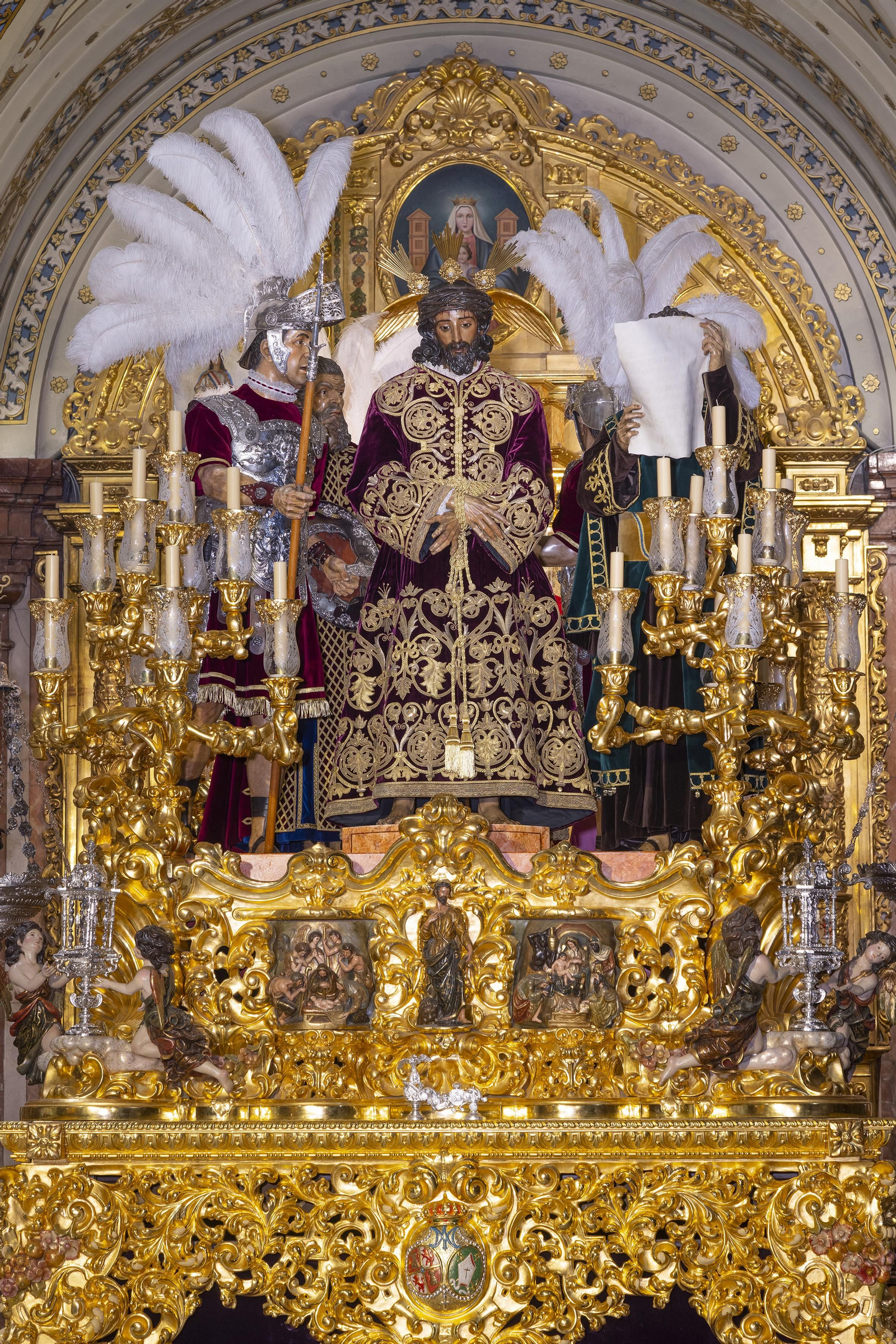 El Señor de la Sentencia, con la túnica conocida como de "los ochitos".