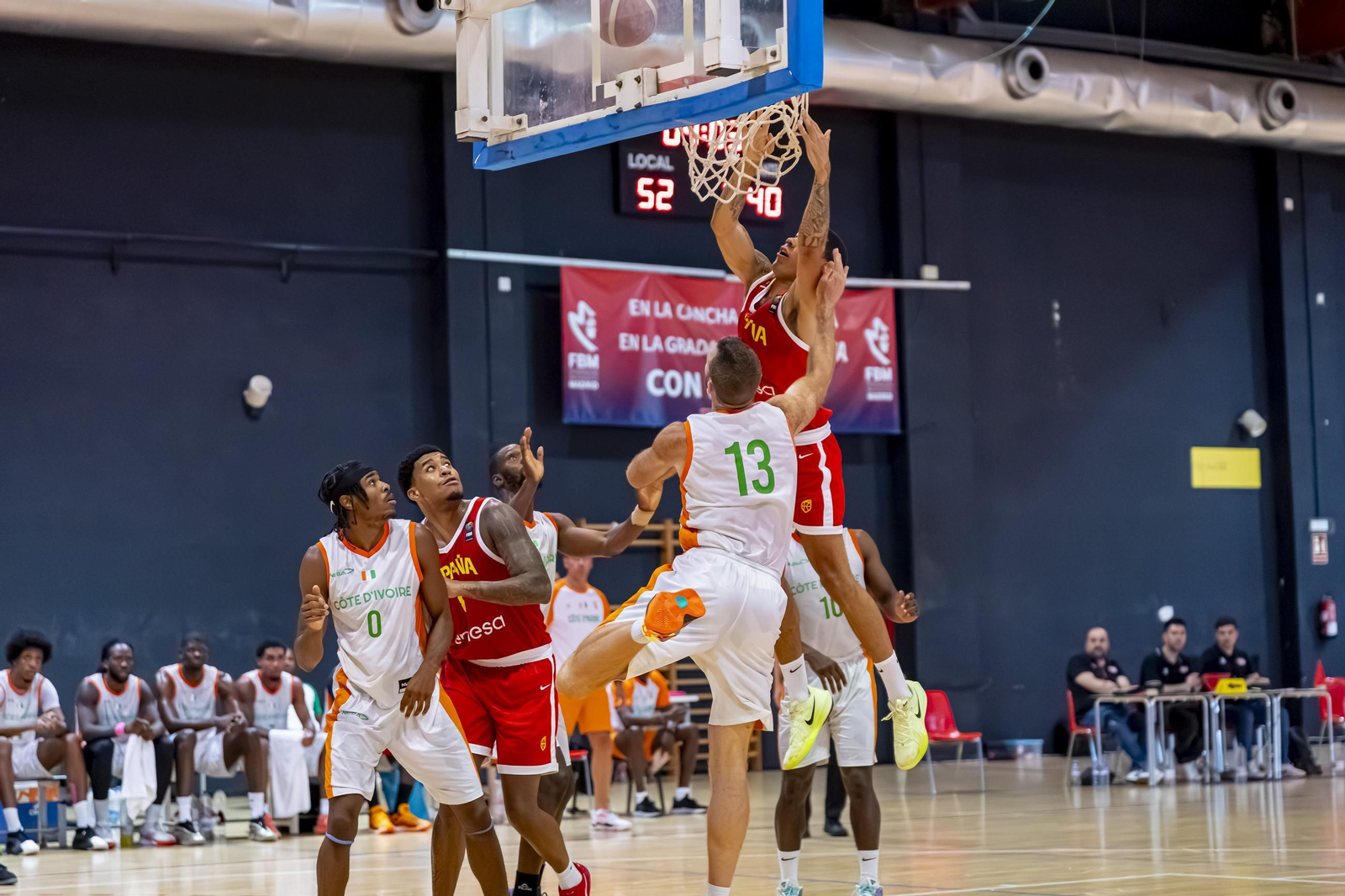 España B, con Álvaro Folgueiras, derrota a Costa de Marfil antes de venir a Málaga