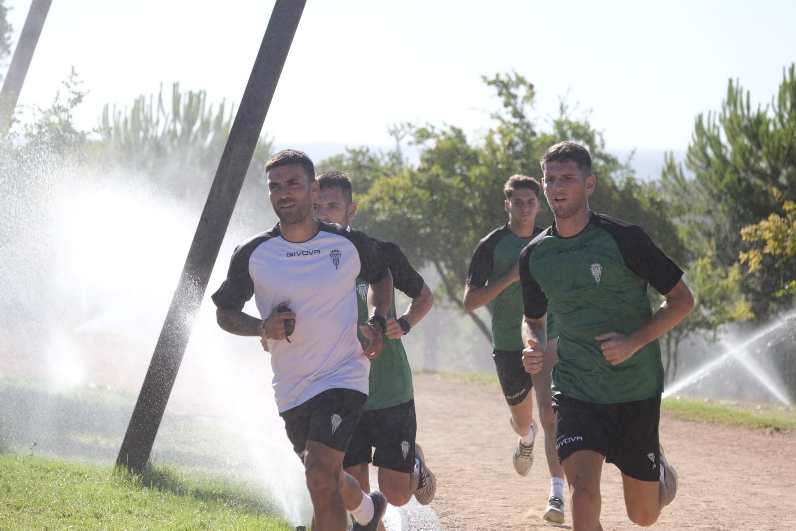 El entrenamiento del Córdoba CF en el parque de la Asomadilla, en imágenes