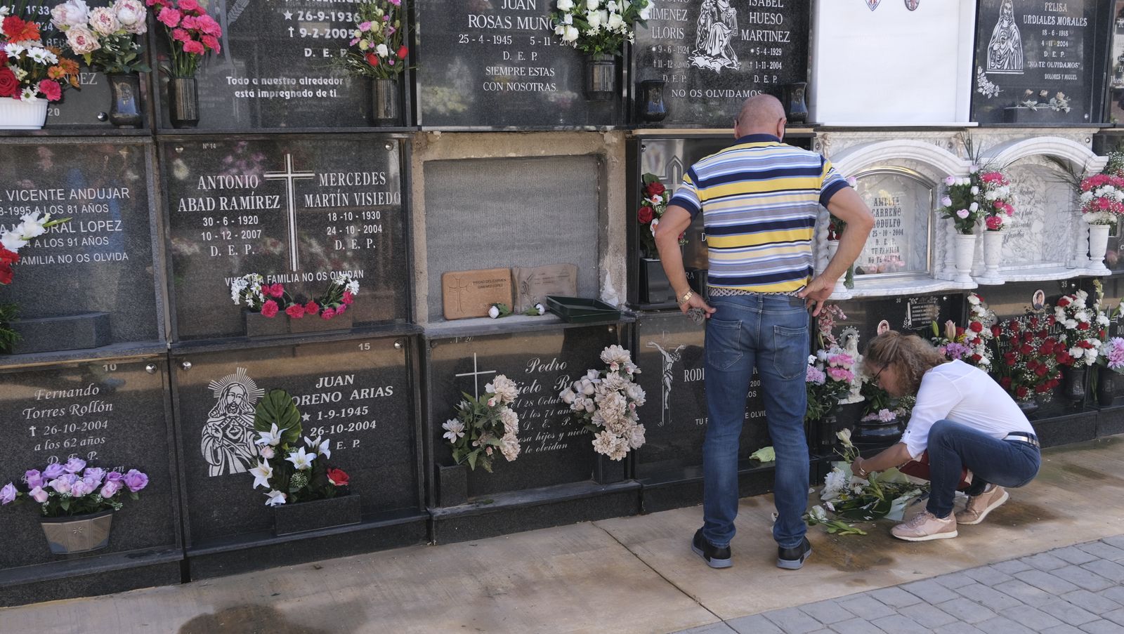 Imágenes del Día de Todos los Santos en el Cementerio de San José de Almería