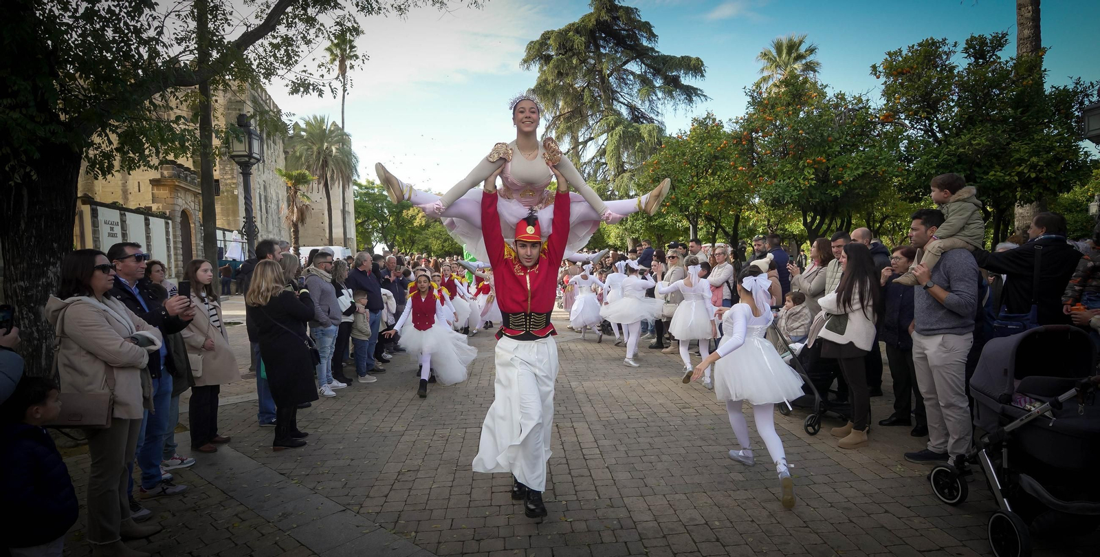 Imágenes del pasacalles Cascanueces en Jerez