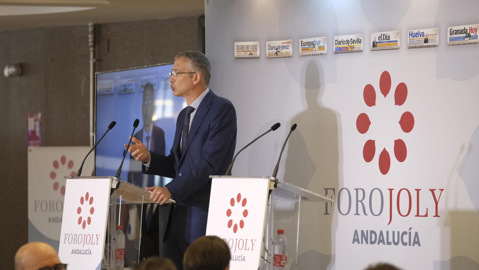 Imágenes del Foro Joly en Almería, con el Gobernador del Banco de España, Pablo Hernández de Cos