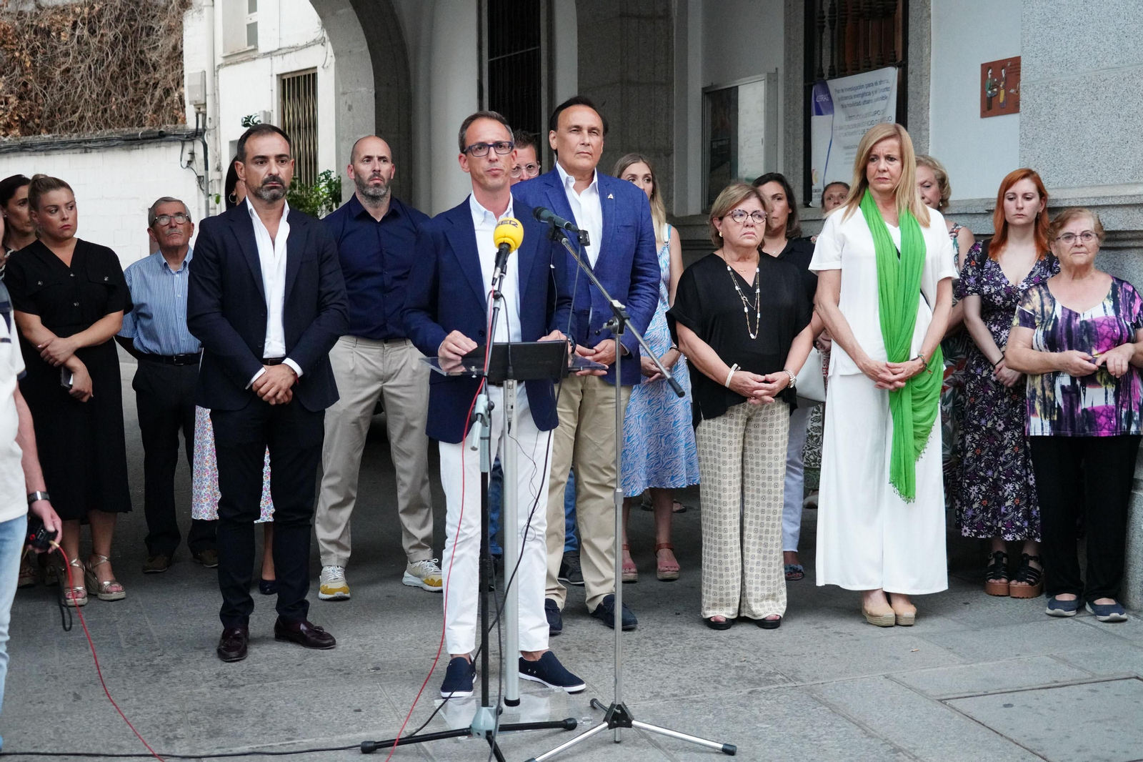 La concentración en repulsa al crimen machista de Pozoblanco, en imágenes