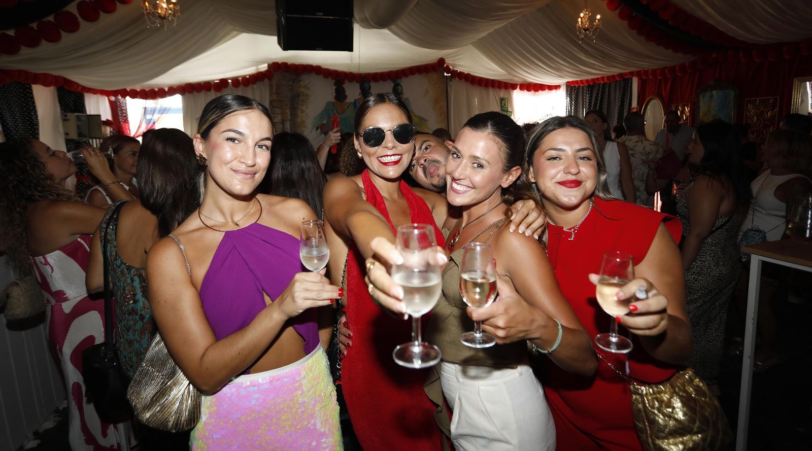 Búscate en las fotos del Día de la Mujer en la Feria de Tarifa