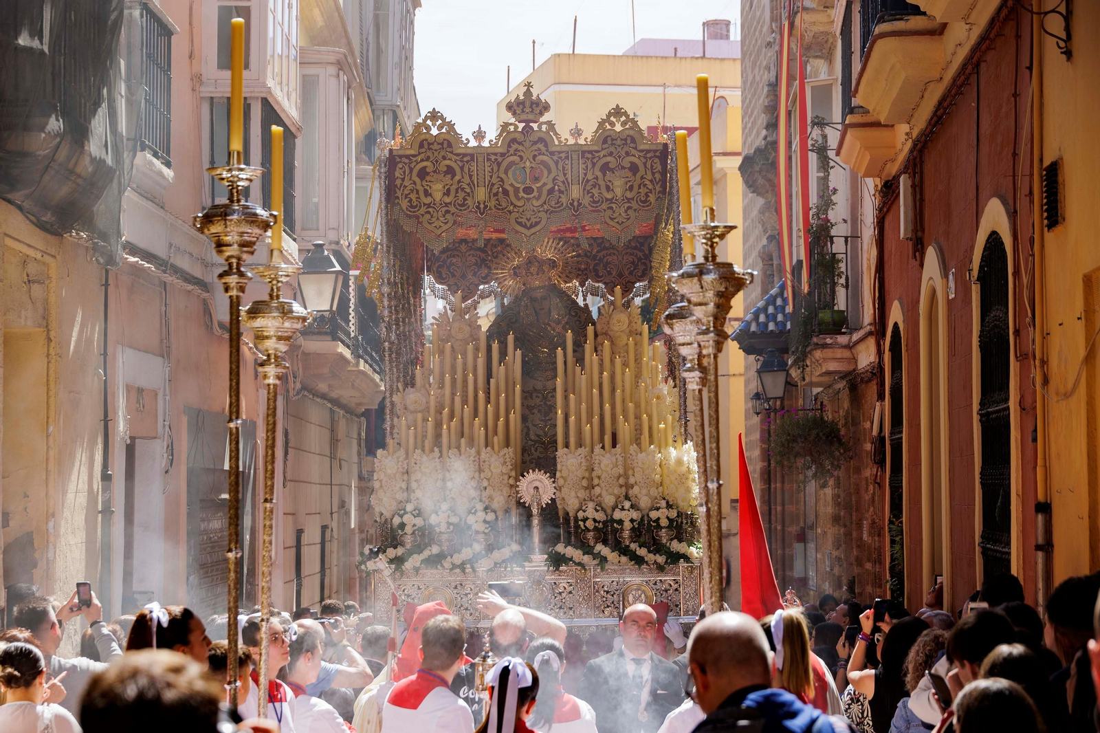 Las imágenes de la salida de Las Penas  en el domingo de Ramos de Cádiz de la Semana Santa 2023