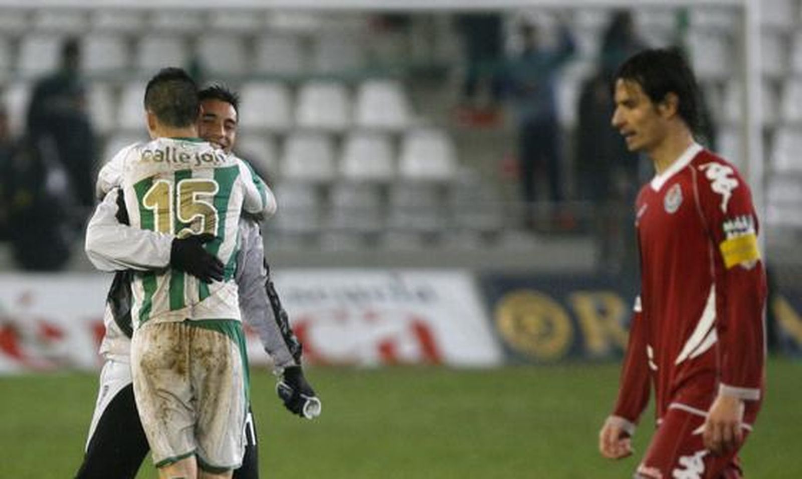 El Córdoba vence al Valladolid 1-0 bajo un diluvio en el Arcángel. / José Martínez