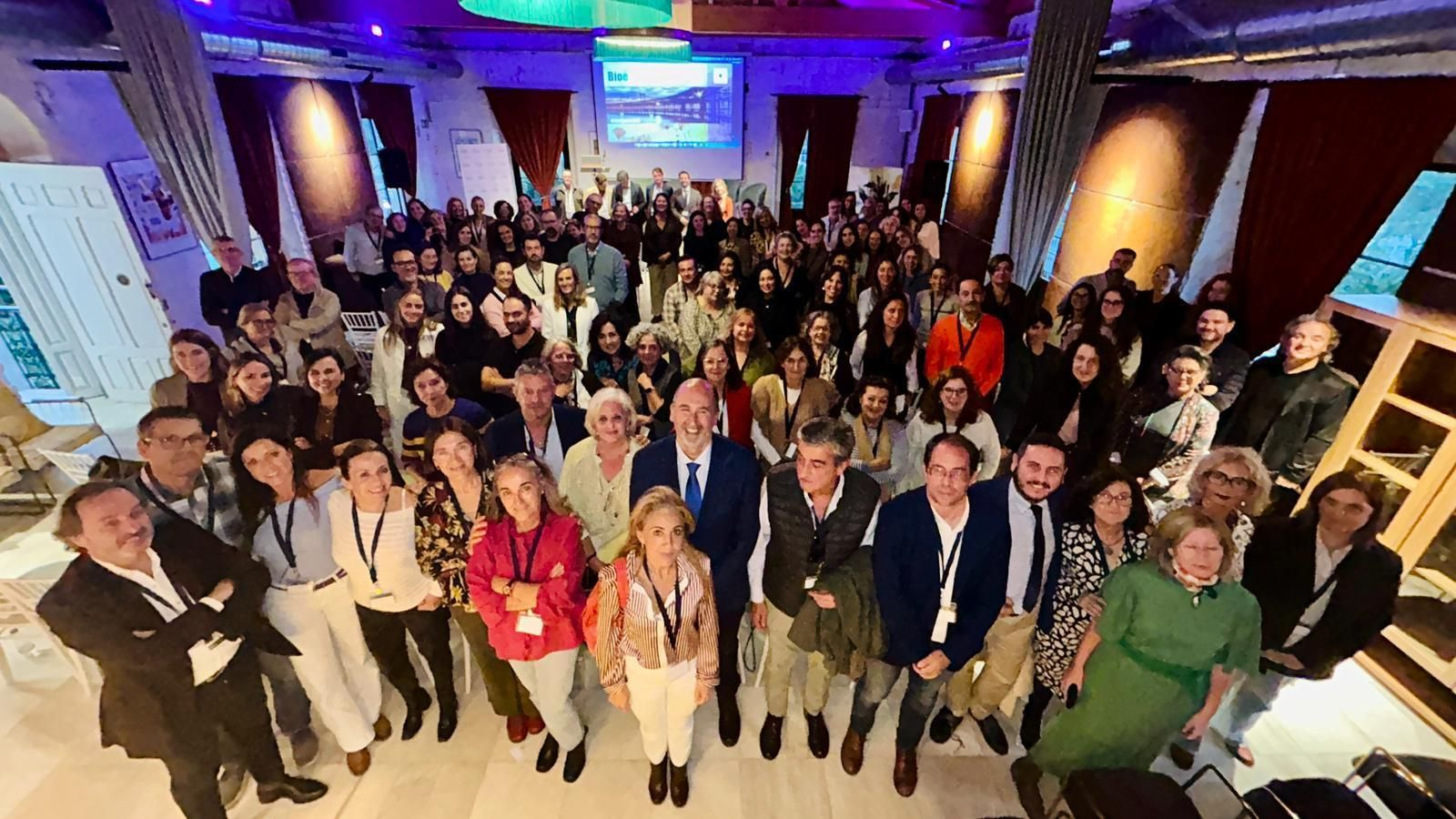 Foto de familia de asistentes y participantes a las jornadas provinciales de bioética.
