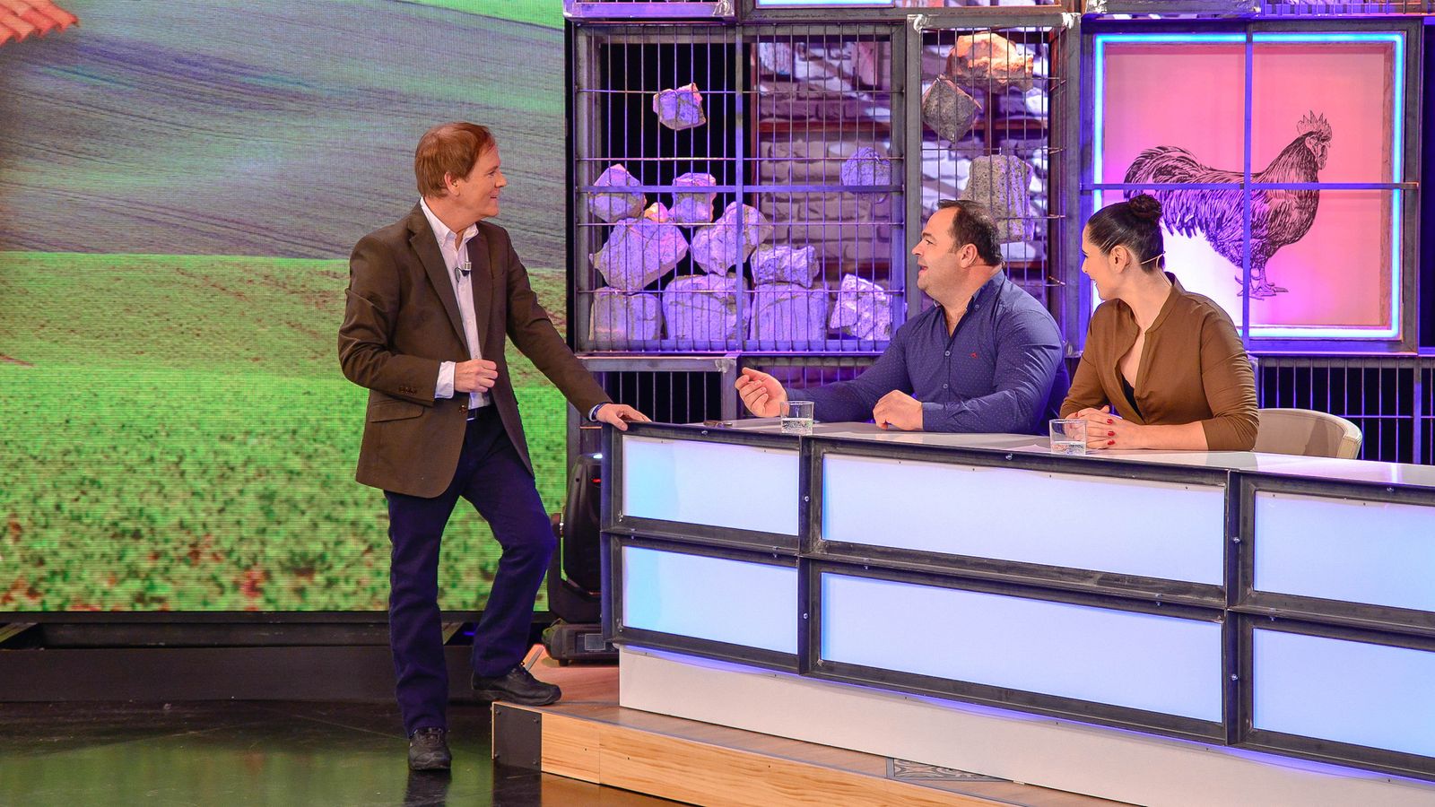 Enrique Romero con el jurado de 'Una casa en el pueblo'