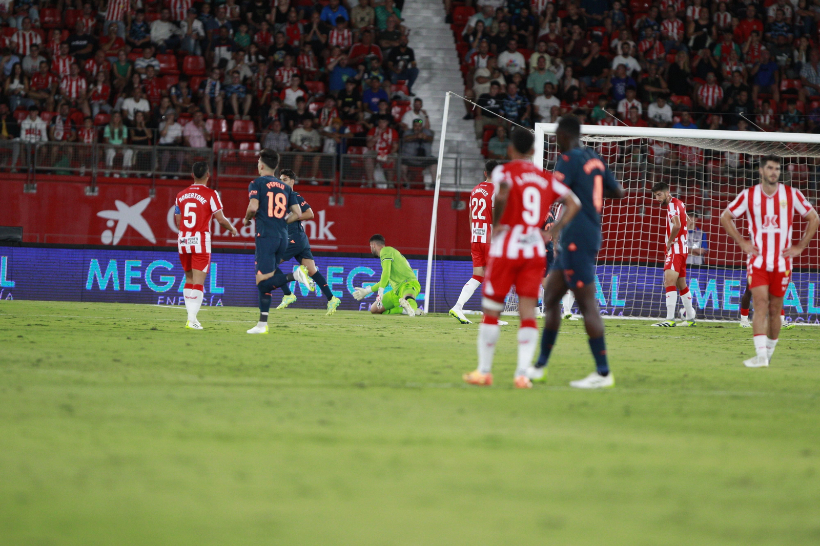 Imágenes del partido de La Liga Ea Sports U.D. Almería-Valencia C.F.