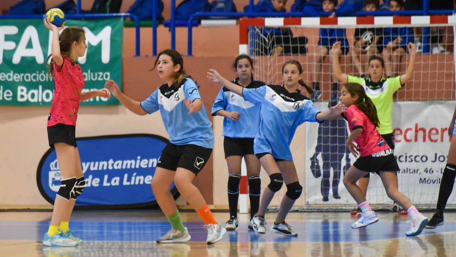 Las fotos de la segunda jornada del Cadeba de balonmano alevín de La Línea