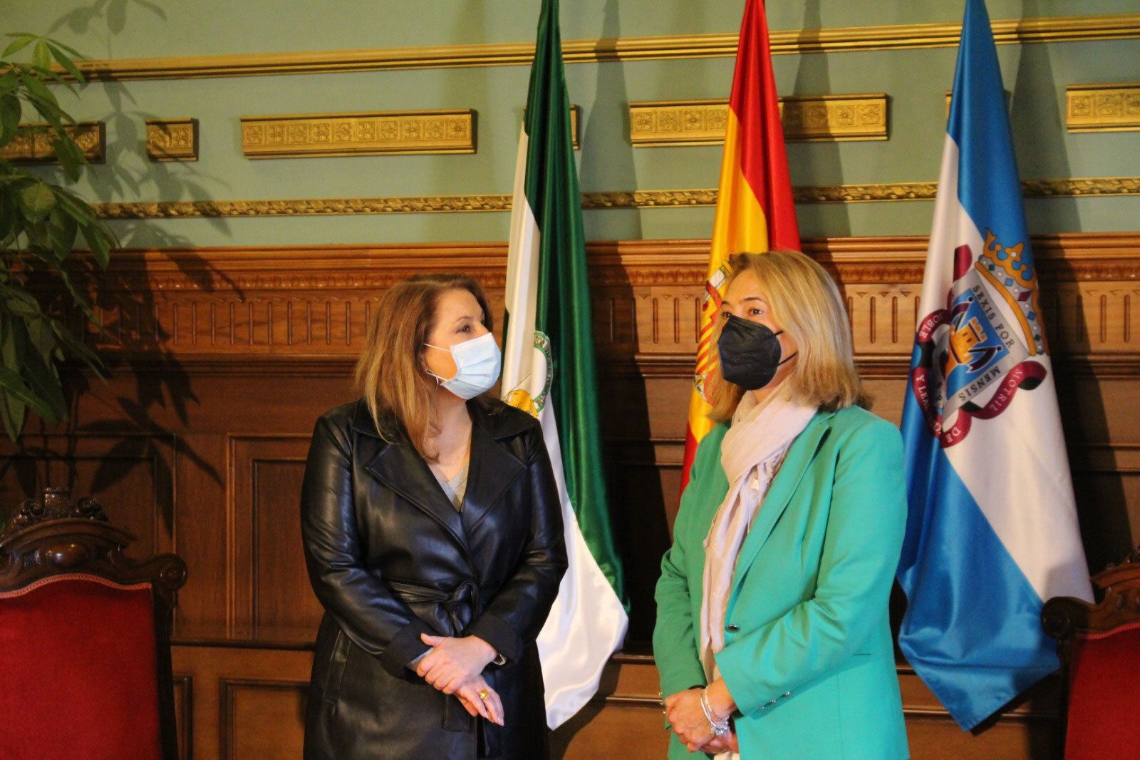 Carmen Crespo y Luisa García Chamorro.