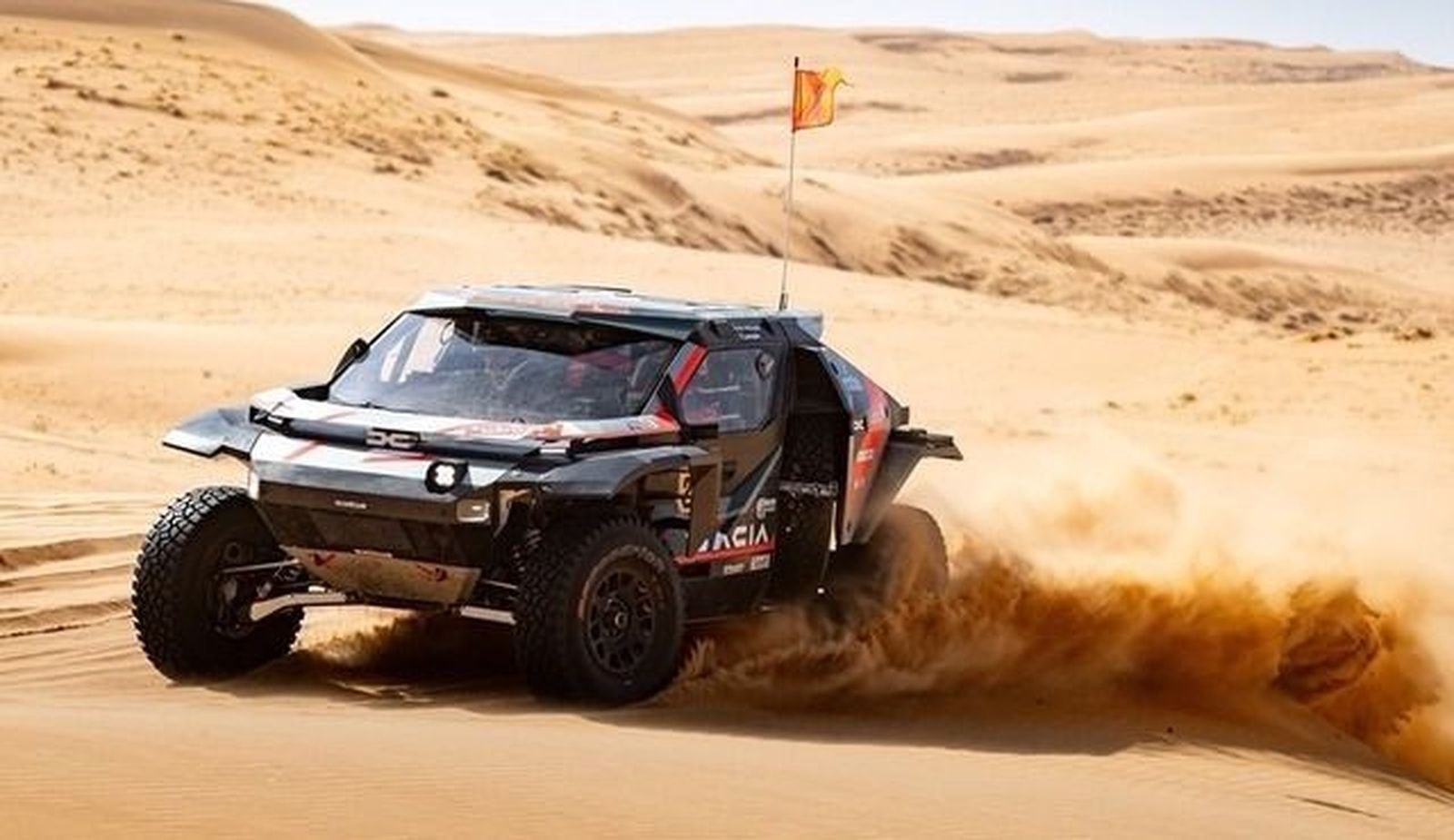 El Dacia de Al-Attiyah, en una de las etapas del Rally Dakar.