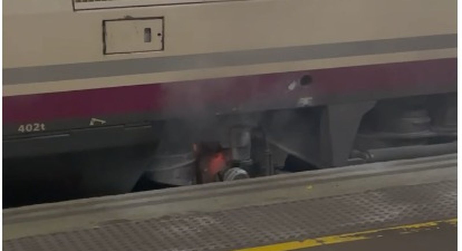 Fuego en los bajos del tren