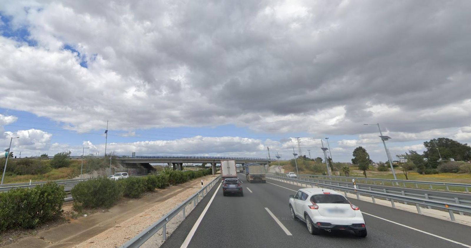 Una imagen de la A-4 a su paso por Dos Hermanas.