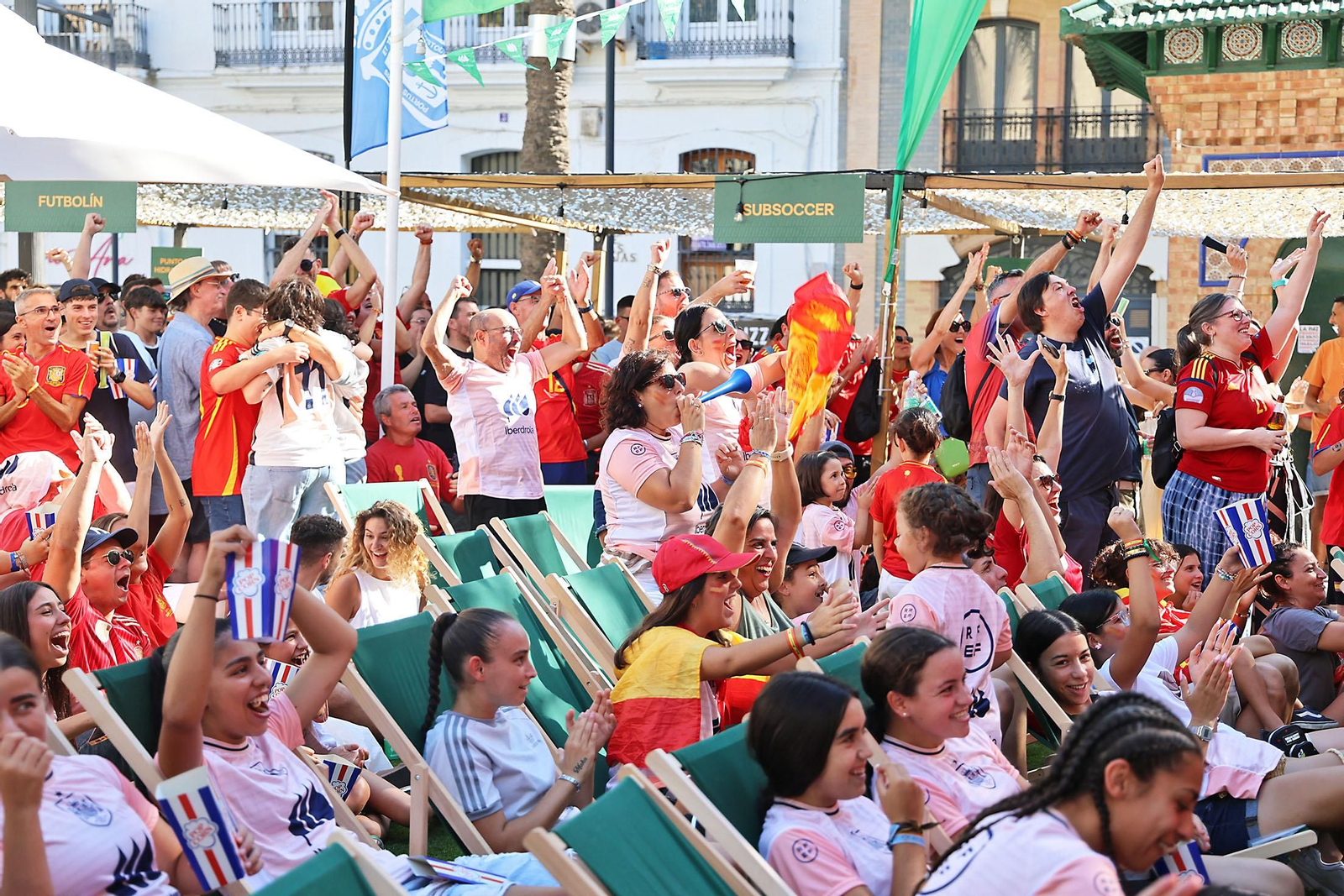 Imágenes de la Fan zone en Huelva de la Final de la Eurocopa entre Inglaterra y España Imágenes de la Fan zone en Huelva de la Final de la Eurocopa entre Inglaterra y España