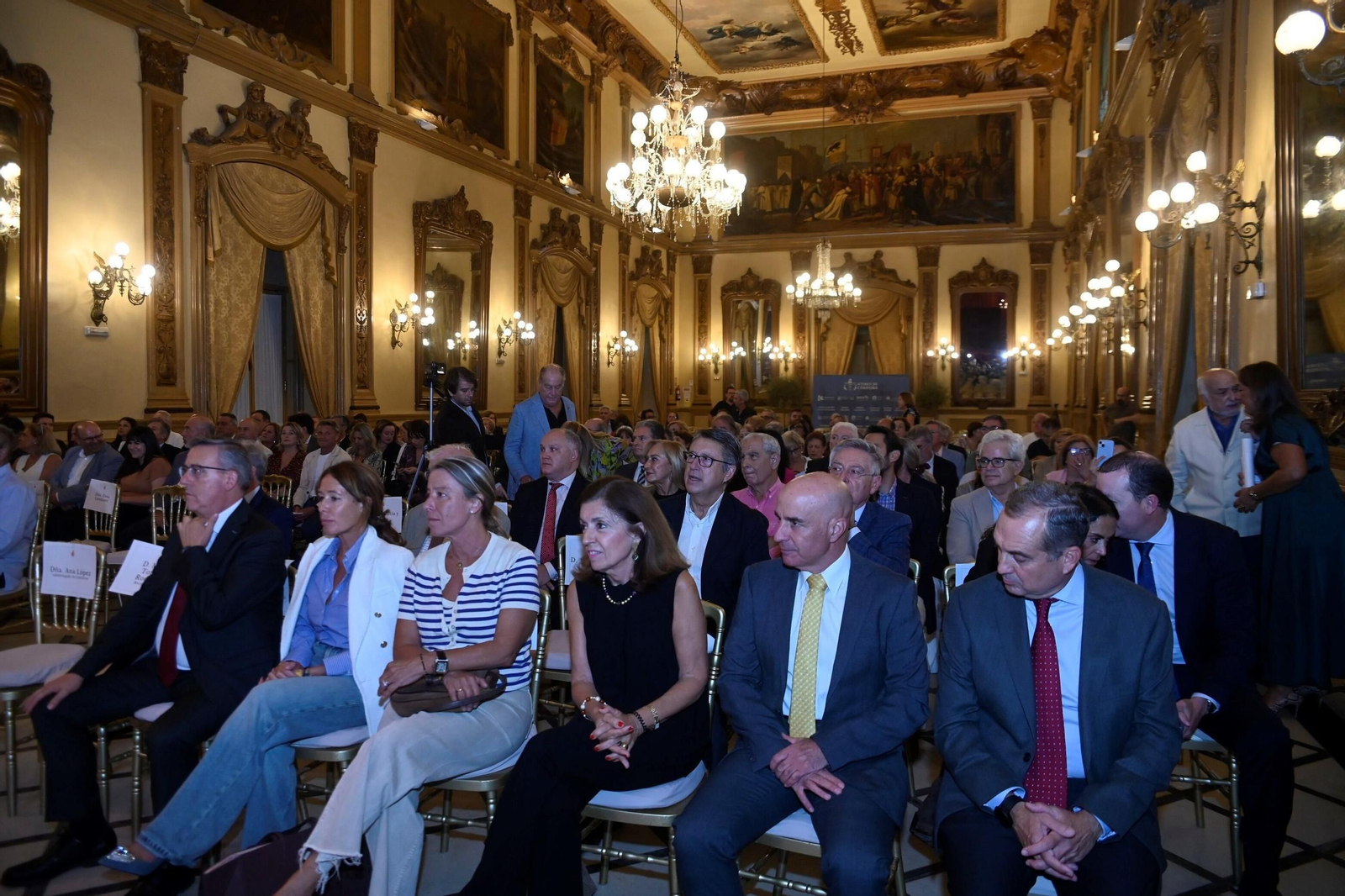 El Ateneo de Córdoba entrega su medalla de oro al doctor Enrique Cantillo, en imágenes