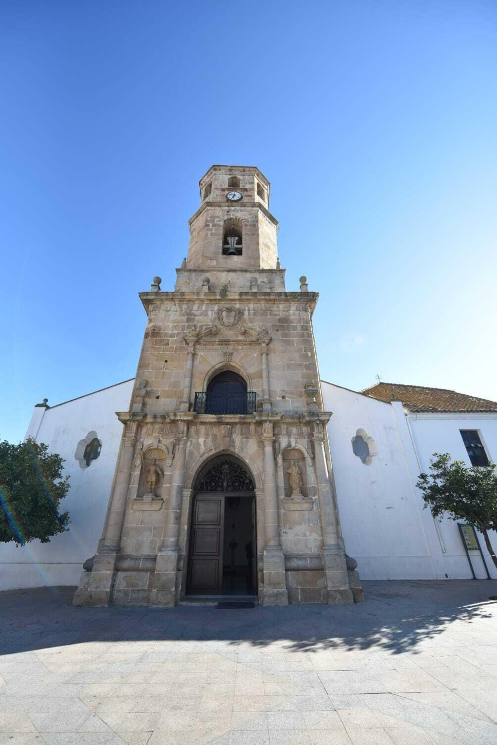 La Iglesia de San Isidro Labrador de Los Barrios, en imágenes