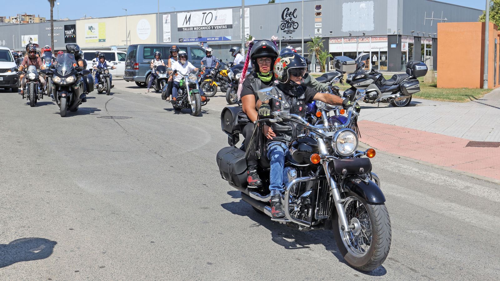Búscate en el evento motero solidario "The Distinguished Gentleman´s Ride" en Jerez