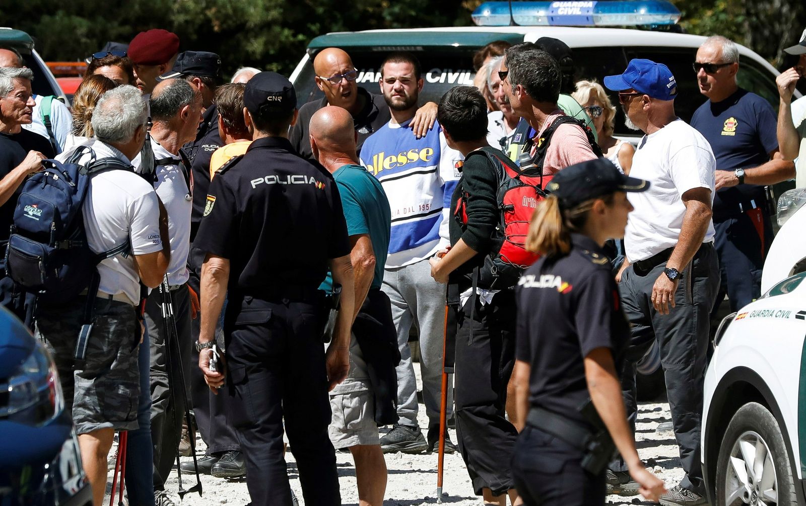 Momento en el que los familiares de Blanca Fernández Ochoa conocieron el hallazgo del cuerpo.