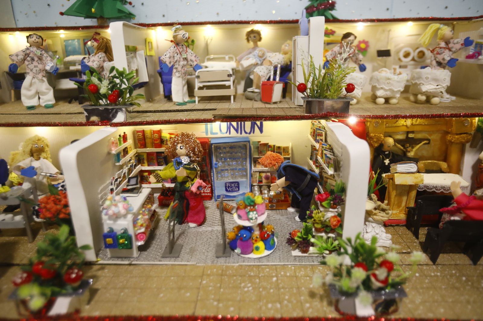 El Hospital Reina Sofía enciende la Navidad, en imágenes