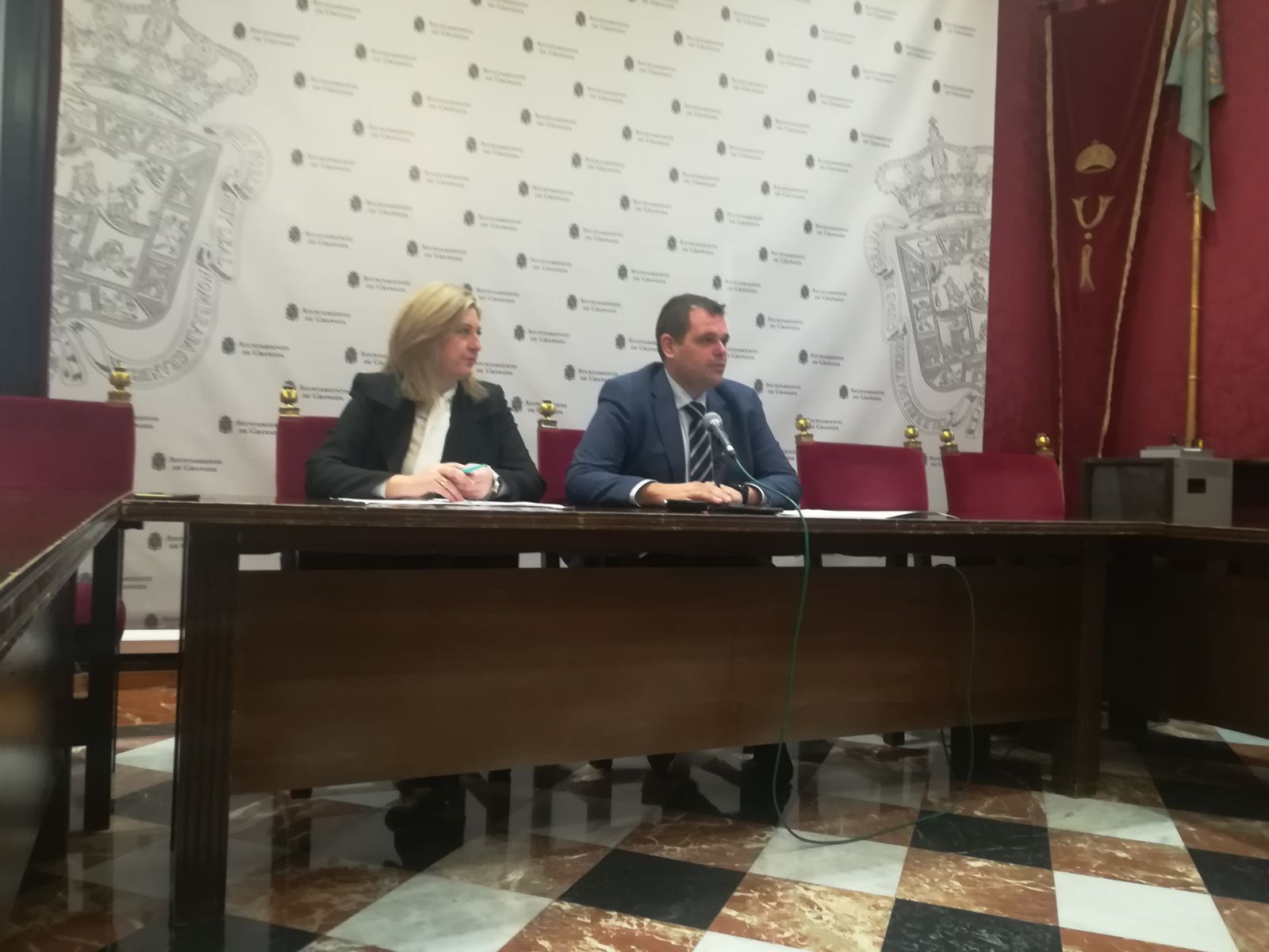 Vox propone una comisión para ahorrar en los contratos de basura y transporte