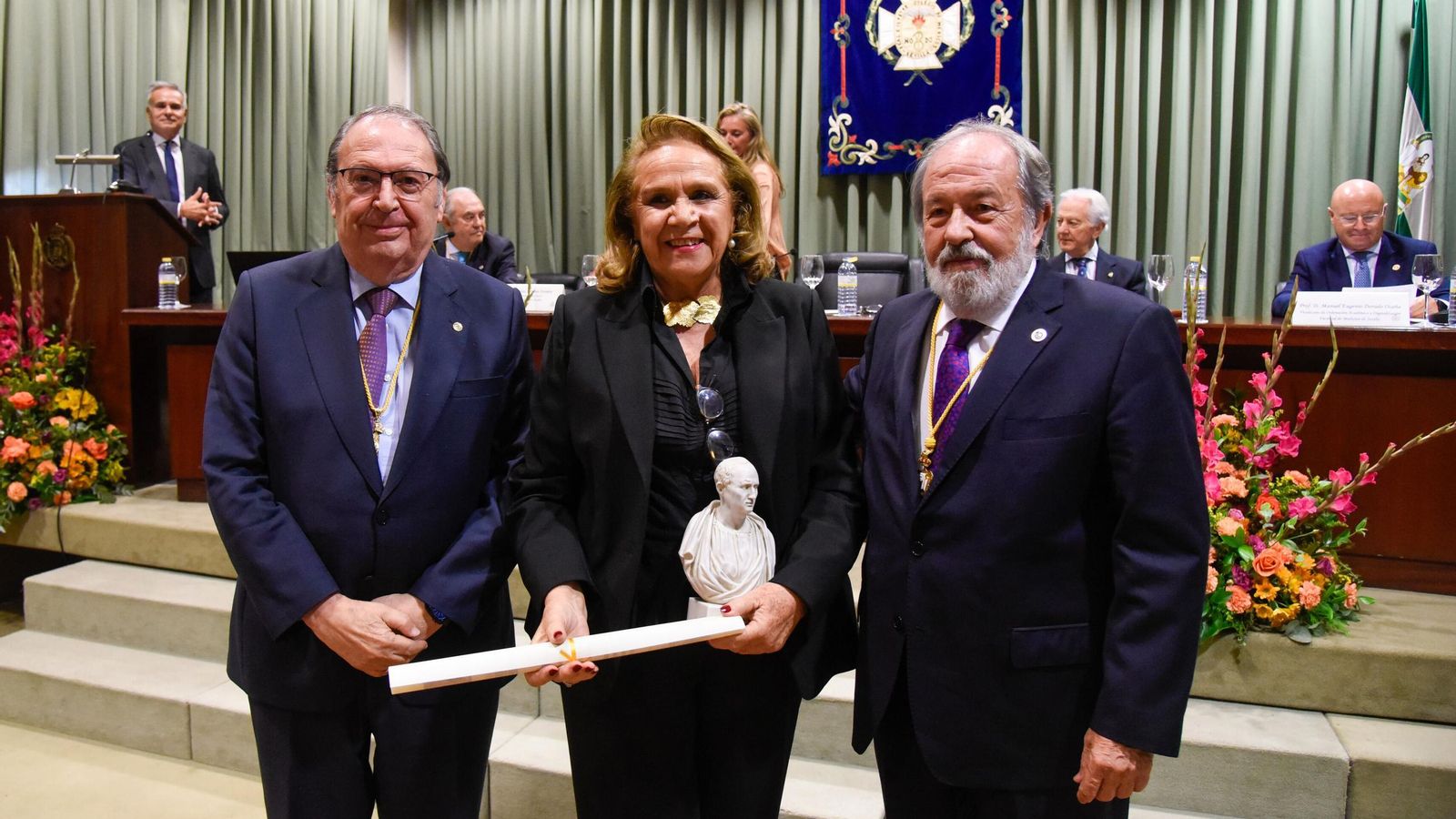 Concha Yoldi recogió el premio Premio Galeno del RICOMS en su modalidad Institucial a la Fundación Persán.