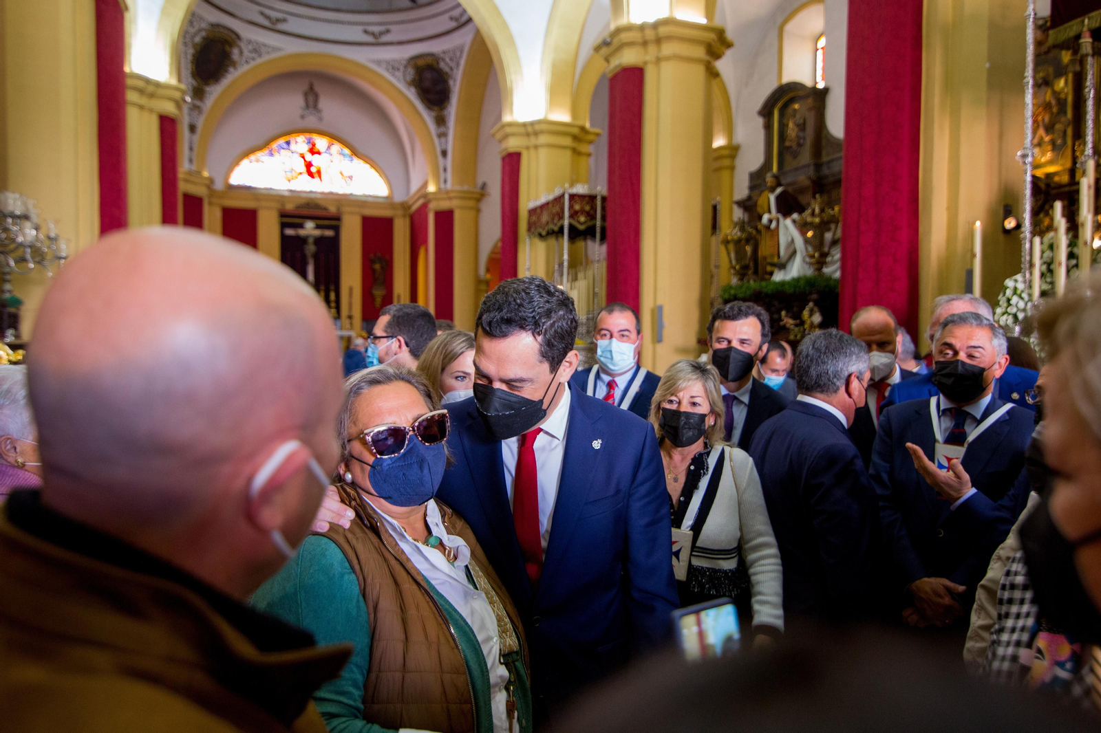 Así ha sido la visita del presidente de la Junta a las hermandades del Lunes Santo de San Fernando