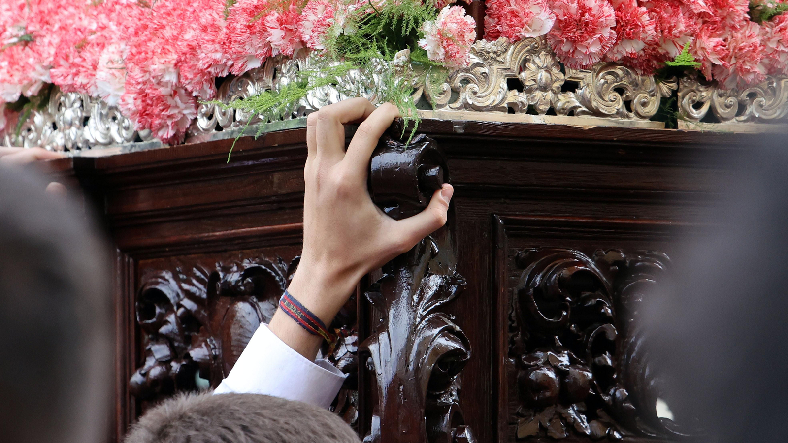 Las Viñas y El Cristo vuelven a sus templos