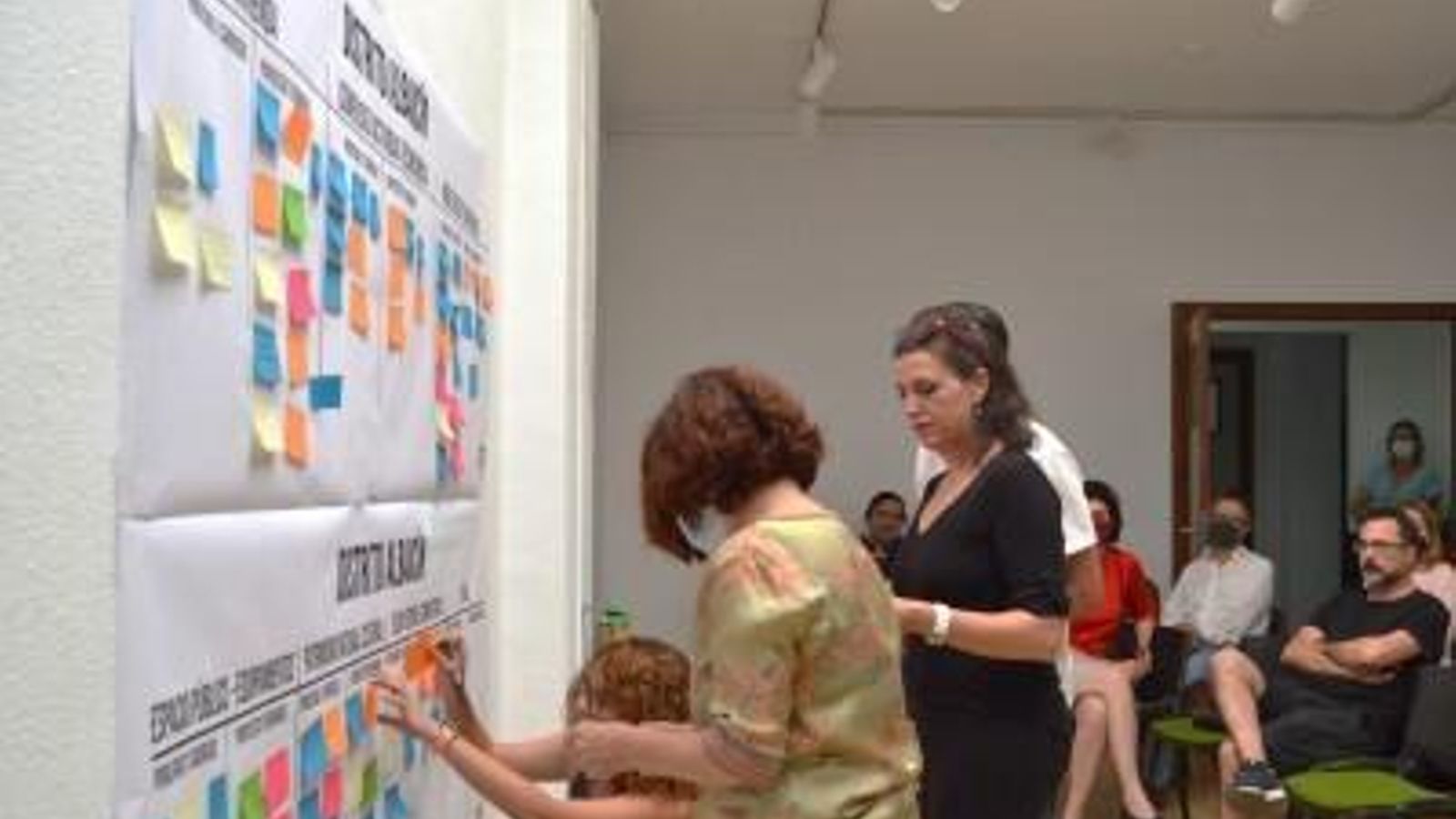 Los vecinos, en la jornada participativa.