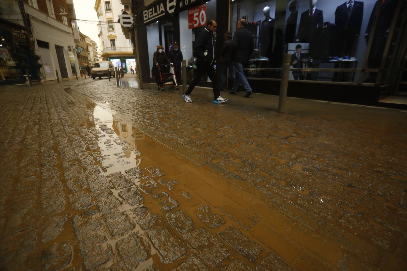 Las imágenes del segundo día de calima en Córdoba: llega el barro