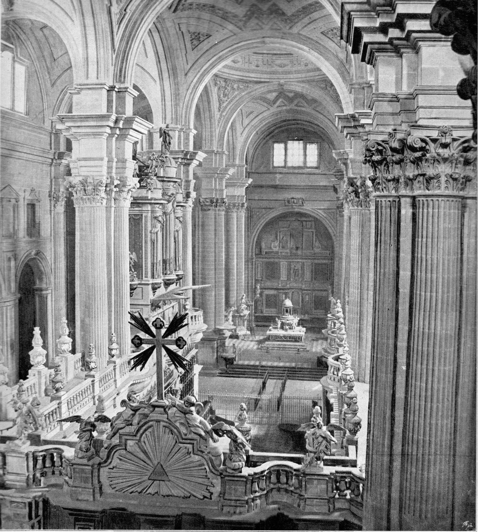 Fotografía del interior de la Catedral del año 1900, con todas las vidrieras transparentes. Fotografía del interior de la Catedral del año 1900, con todas las vidrieras transparentes.