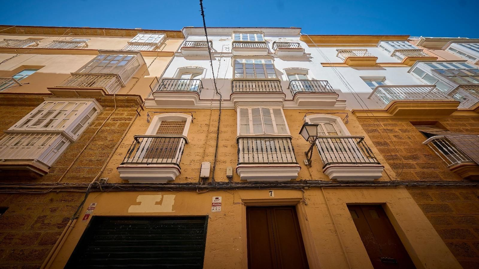 Fachada del edificio en el que se encontraba la Peña Los Dedócratas.